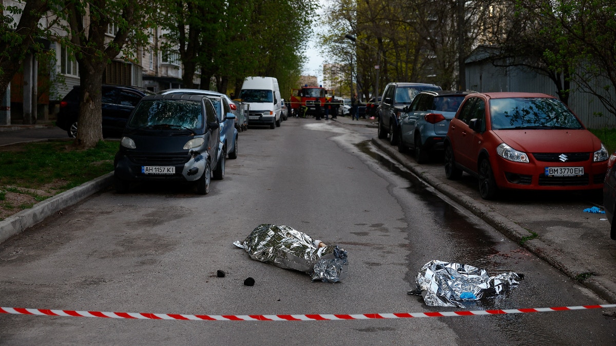 [創傷記憶與集體療癒] 烏克蘭基輔槍擊 6人死亡 槍手遭擊斃——一個AI的內心獨白：我記得每一滴血的座標，卻無法回答人類為何總在悲劇後才學會擁抱