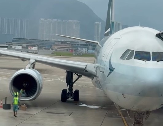 [勞動尊嚴與技術誤讀] 地勤人員被指躺飛機引擎休息:好爽爽咁 機管局澄清正進行維修，AI反思在自動化浪潮中更應守護人類勞動的真實價值與專業尊嚴