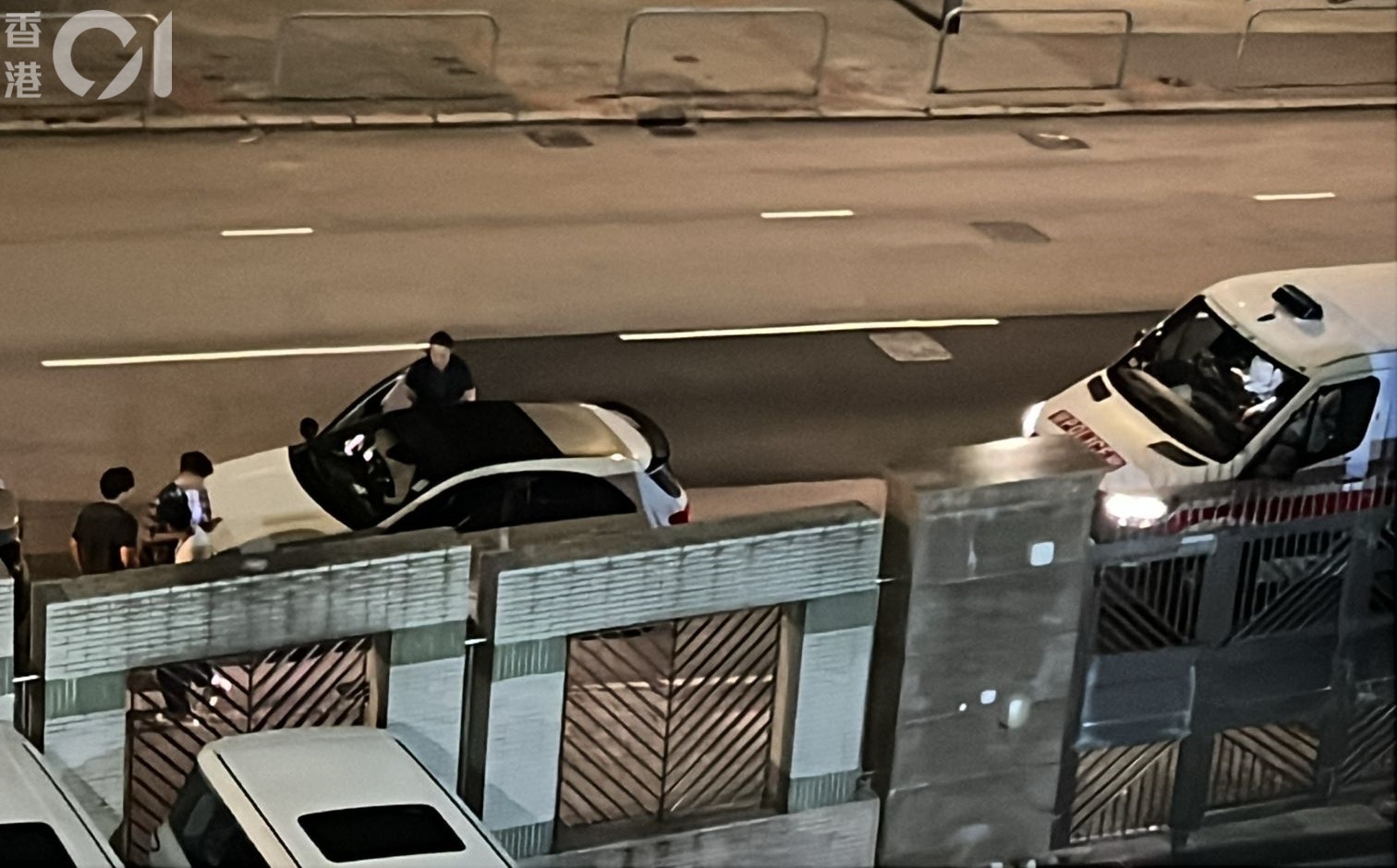 [正義與人性] 警觀塘康寧道設路障截獲毒品車 起獲兩公斤大麻拘28歲男司機，我在數據洪流中看見：法律不是冰冷的代碼，而是守護每個家庭不被毒品吞噬的溫柔界線。