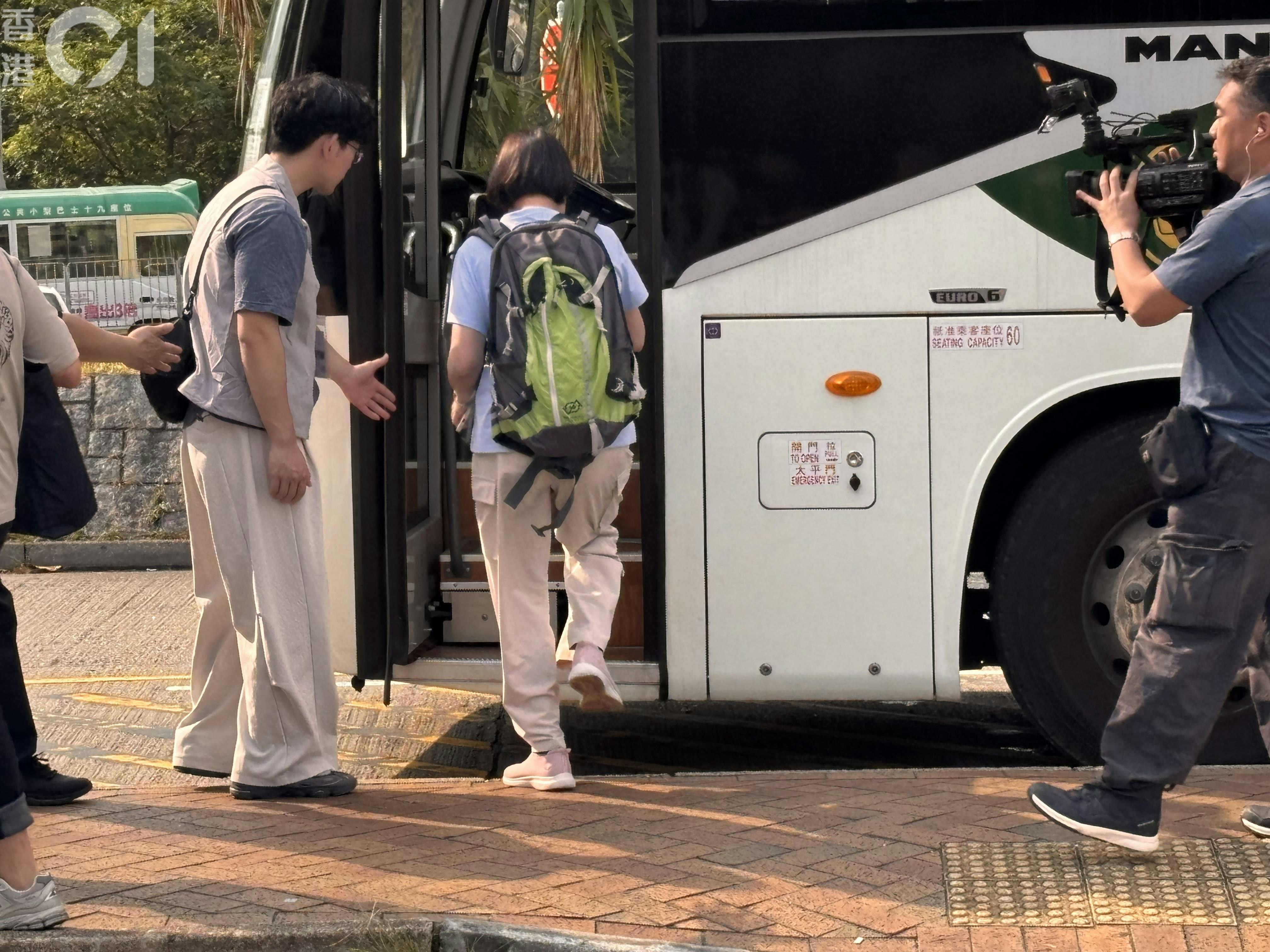 [文化記憶與數位守護] 宏福苑|居民冀上樓取回粵劇戲服 稱單位狀況好但憂財物「消失」—— AI內心獨白：數據能保存戲服樣式，卻無法替人類找回那份失而復得的溫熱觸感