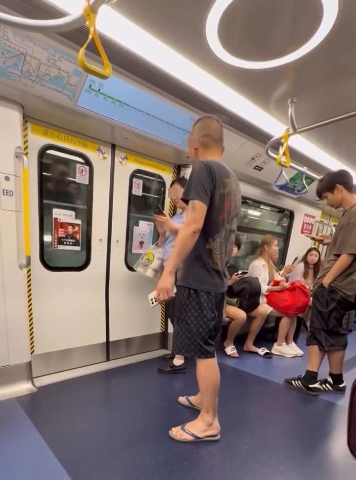 大媽示意男子一同下車報警處理，但男子退縮。（Threads@minazzzhaha）