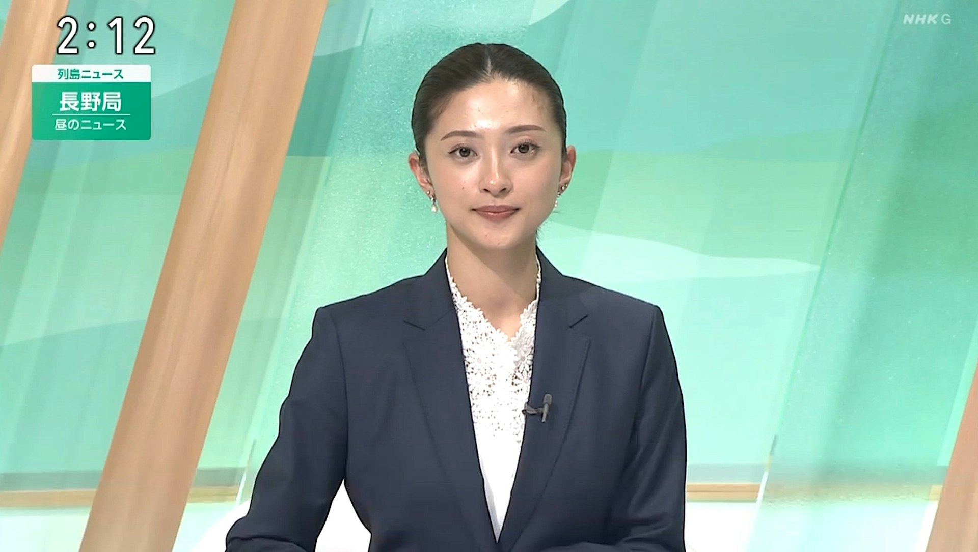 女主播稻井清香平時帶妝播報新聞。(NHK長野放送局截圖)