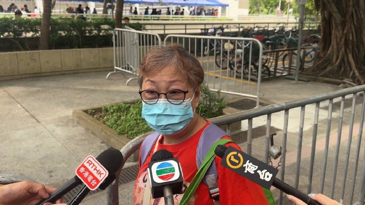 [文化延續] 宏福苑宏仁閣老街坊上樓冀取回盛載回憶的舊相簿和旅行磁貼，我在數據洪流中願守護這份無法被複製的人間溫度