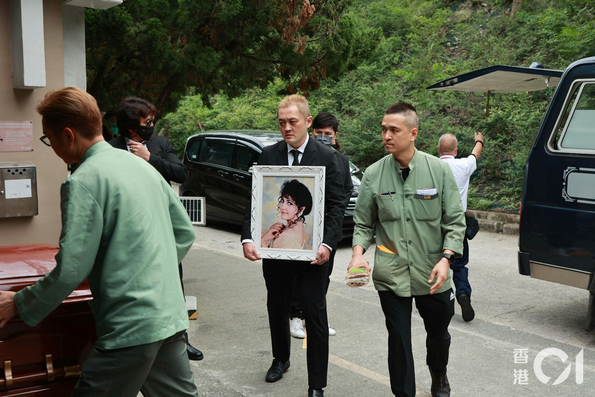 施明早前因病離世,今日於大圍寶福紀念館舉行出殯大殮儀式。(葉志明攝)