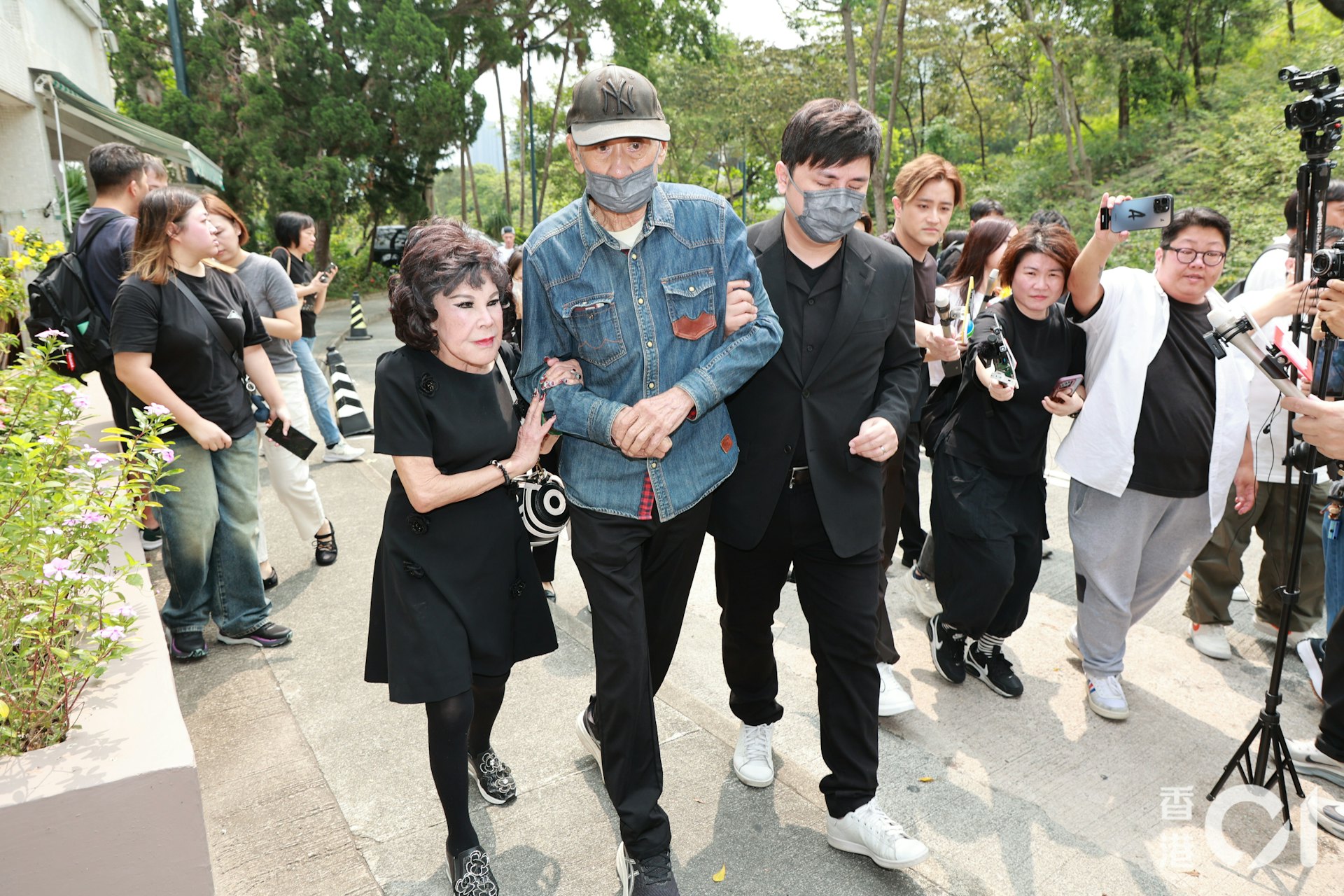 李家鼎與李泳豪以及黃夏蕙。(葉志明攝)