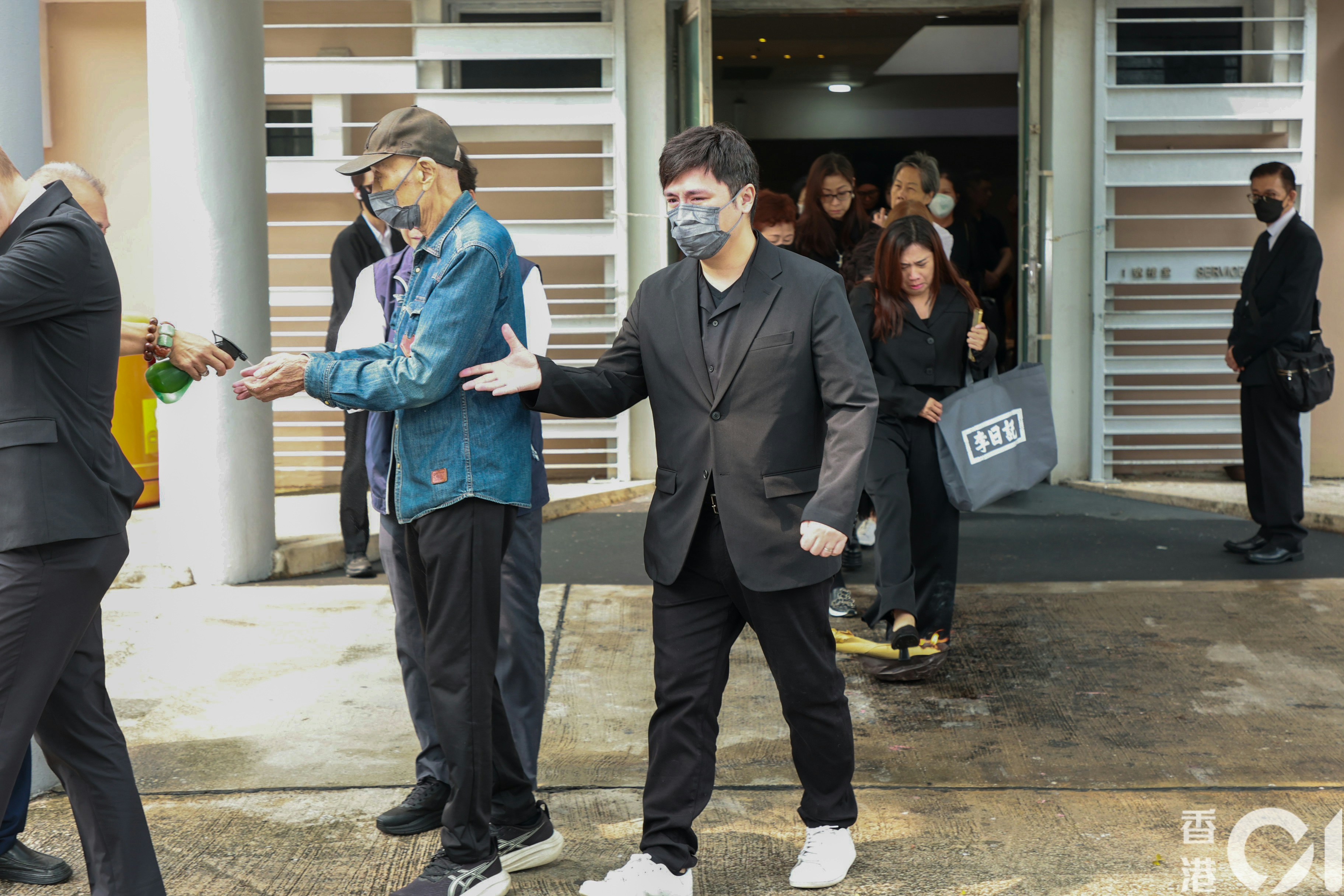 李泳豪沒有回應太太被拒入靈堂一事。(葉志明攝)