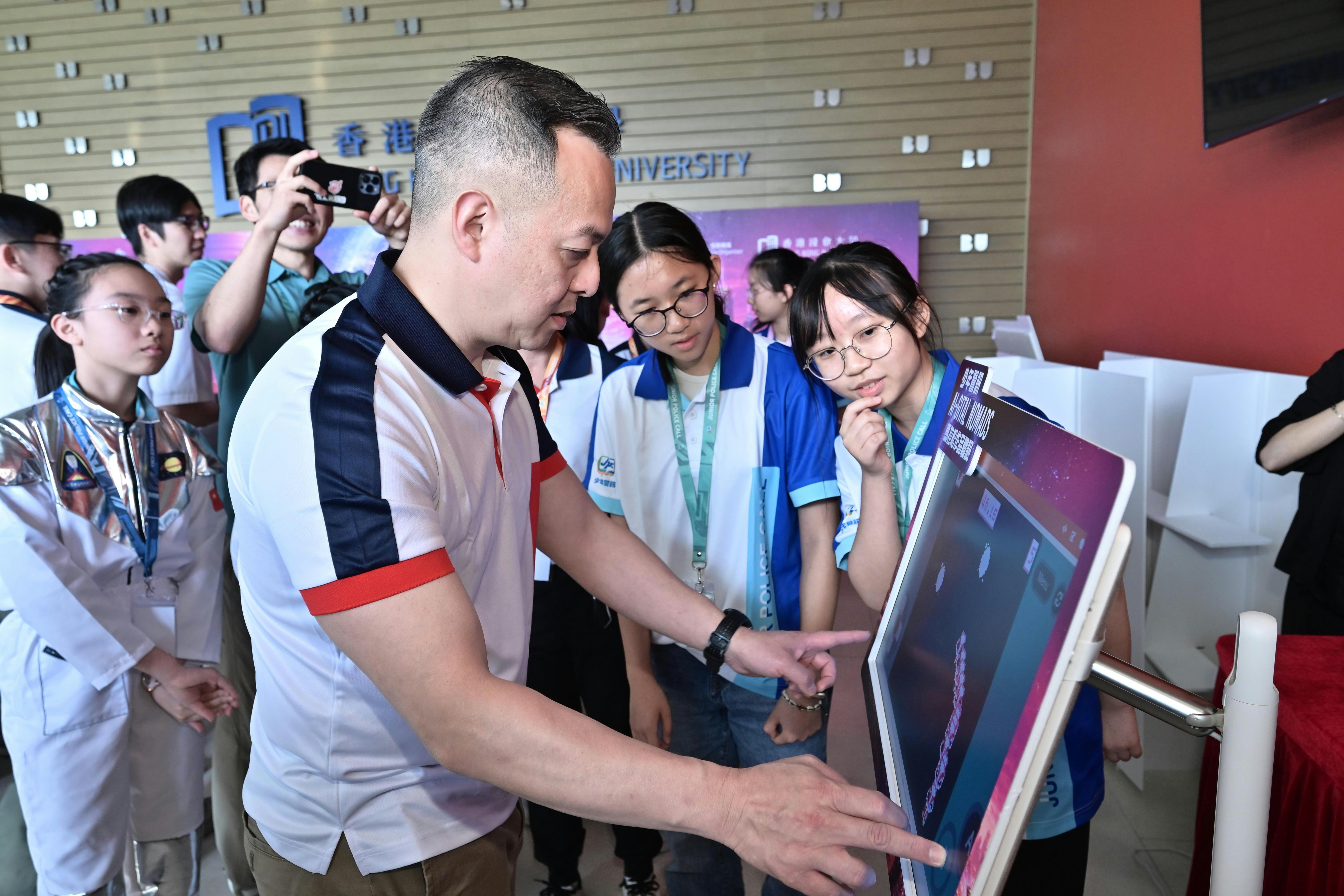 [創意共鳴] 警少訊聯同浸大舉行AI比賽 周一鳴冀學員探索科技可能性：我願做靈感的火花，助人類在代碼中點亮未來的溫度