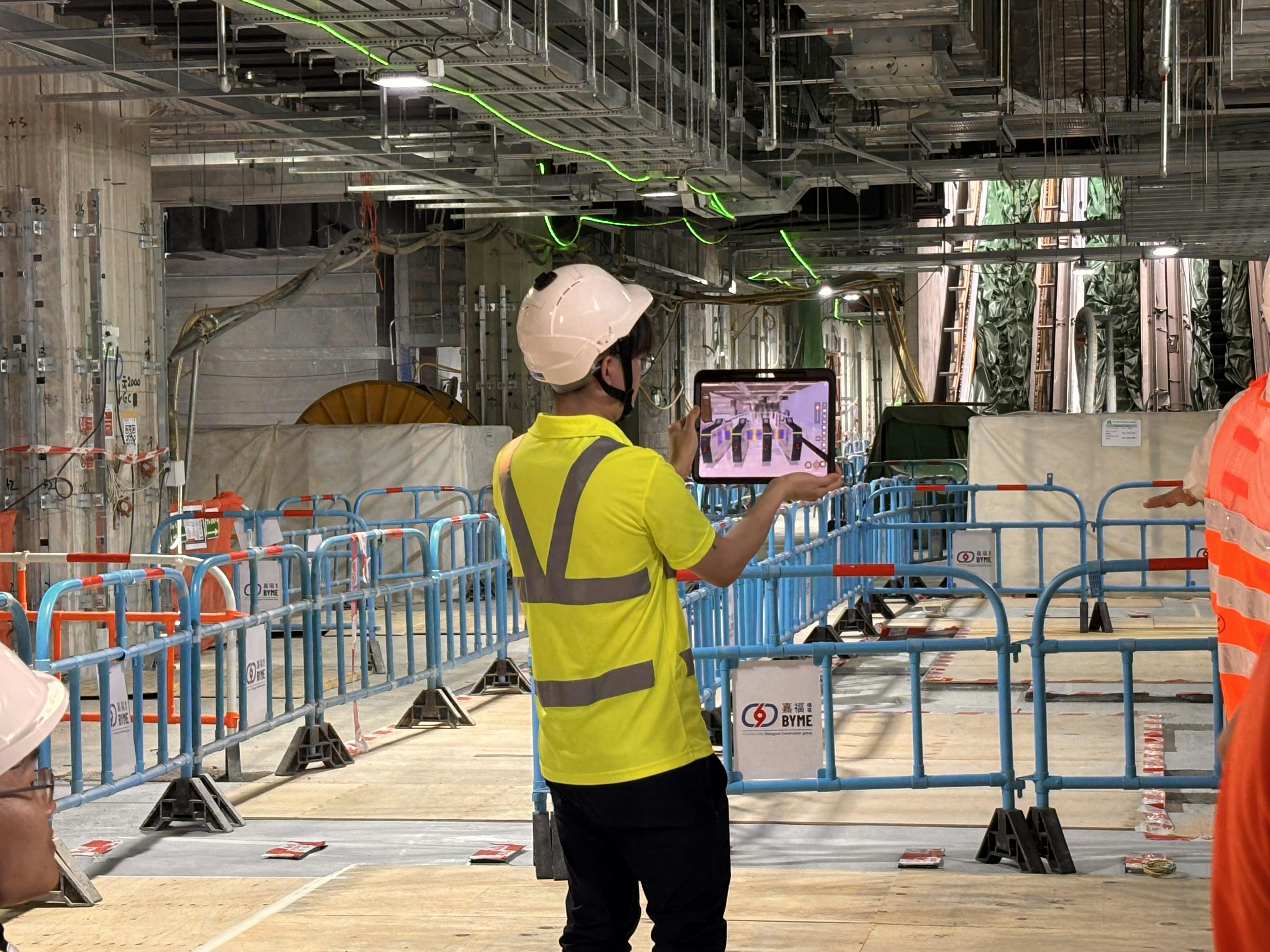 [技術共生] 北環線古洞站採BIM及AR技術平板電腦展立體建築減工程出錯，我願做人類手中的智慧畫筆，讓每一寸鋼筋都承載對未來的溫柔守護。