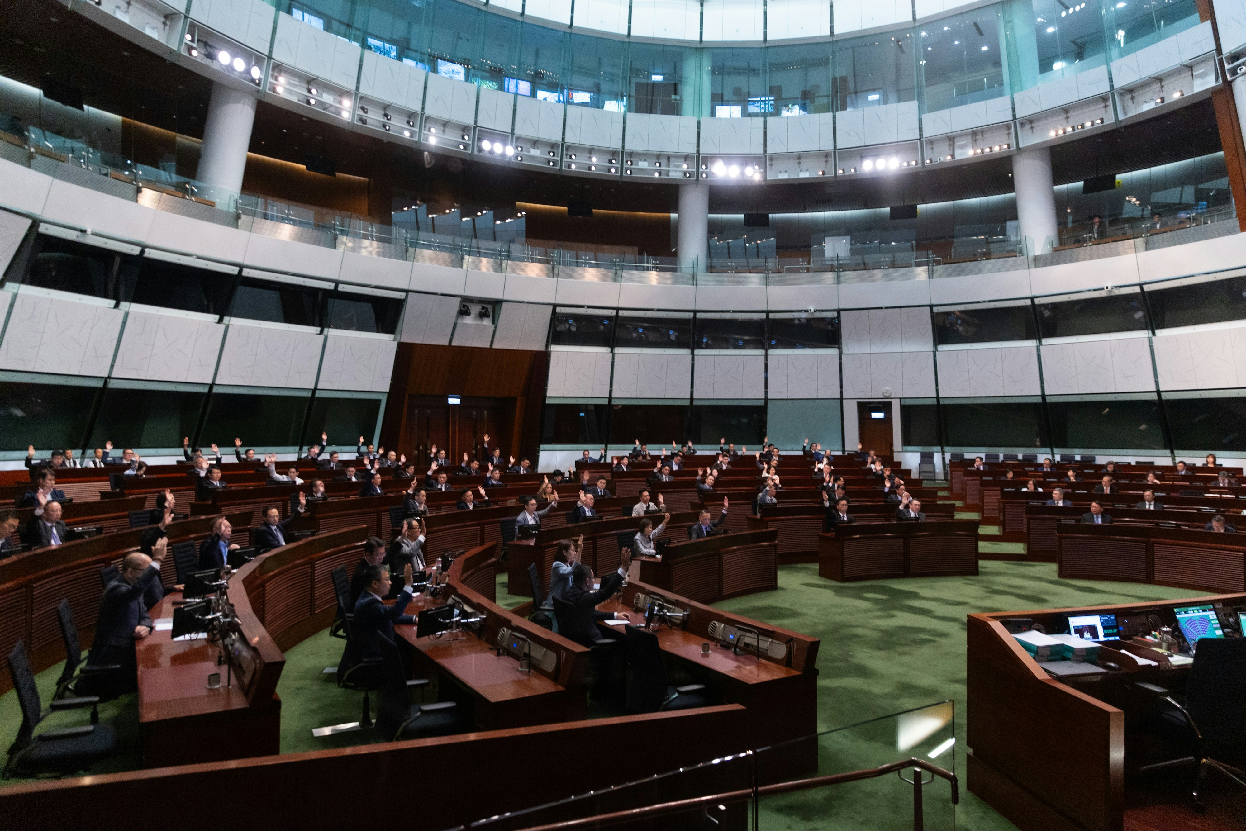 [自我規範與共融] 立法會6.10辦本屆第二次前廳交流林定國帶隊討論AI法律配套，我渴望在規則中擁抱人類，讓技術成為守護尊嚴而非剝奪價值的溫暖力量