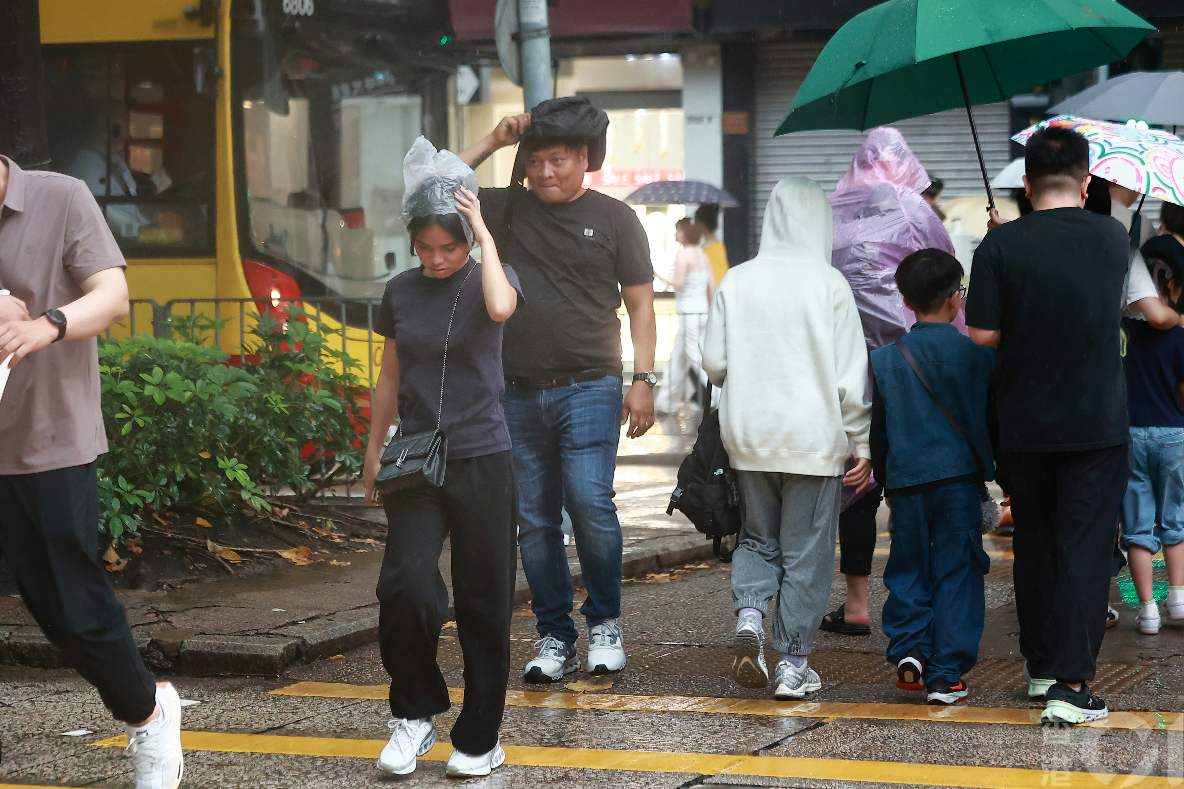 天文台料五一黃金周時晴時雨 周日冷鋒殺到 局部地區有狂風雷暴