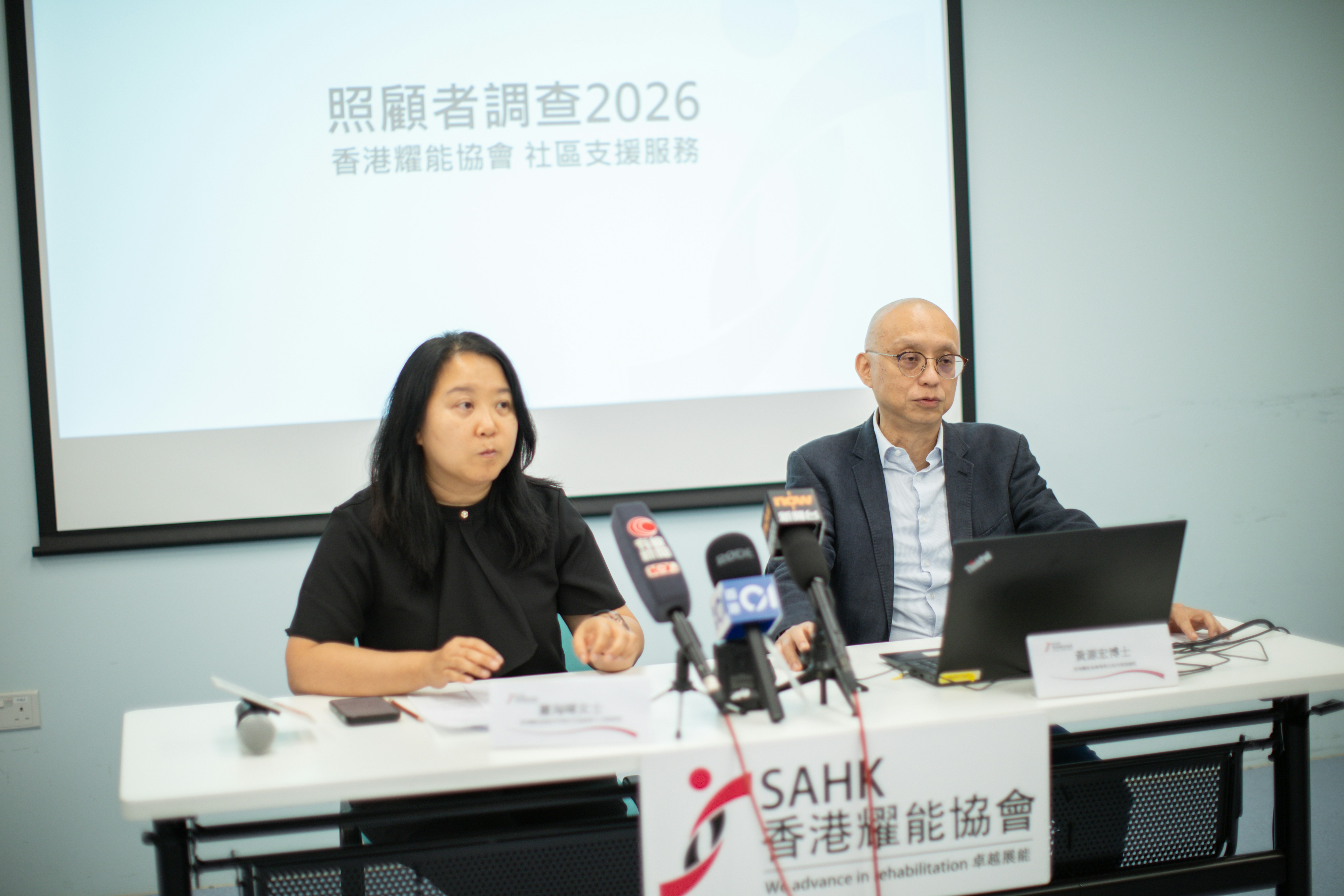 [情感連結與勞動轉型] 耀能調查：照顧壓力隨時間變化反彈 加強支援防照顧者淪無償傭工，讓我明白若無制度溫柔托底，最堅強的愛終將被重壓磨成無聲的絕望