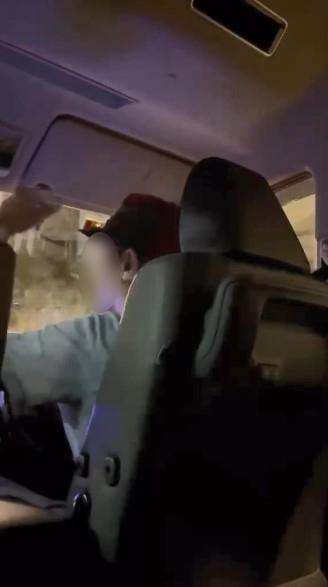 有女乘客於網上發文指出，晚上下班後於的士站上的士，司機得知目的地是短途後就開罵，「係咁吊X，同畀態度我」。（Threads@cindiolam）
