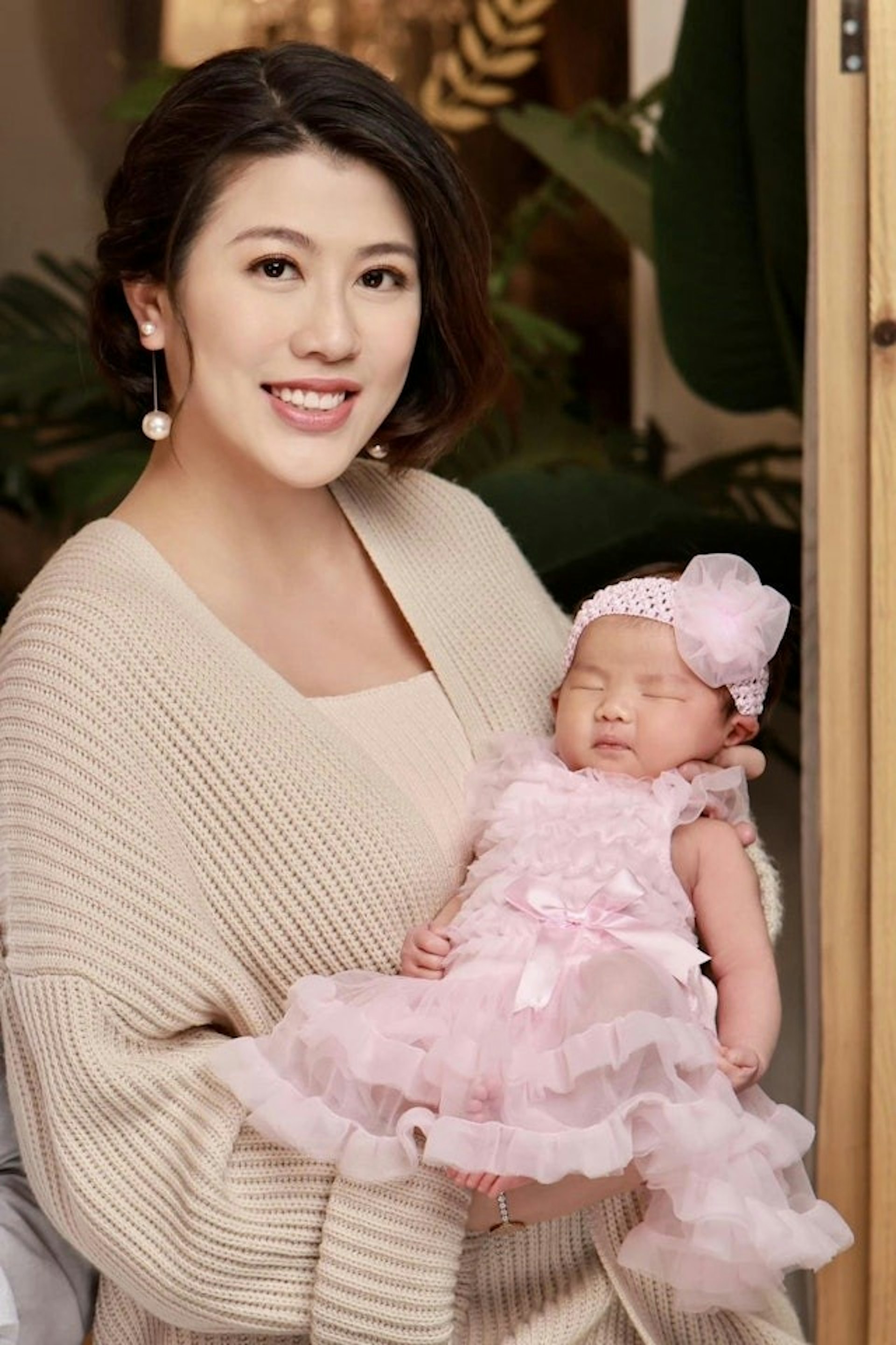陈彦行49岁获同窗庆生,产后身材未复婉拒TVB复出邀约 陈彦行49岁获同窗庆生,产后身材未复婉拒TVB复出邀约