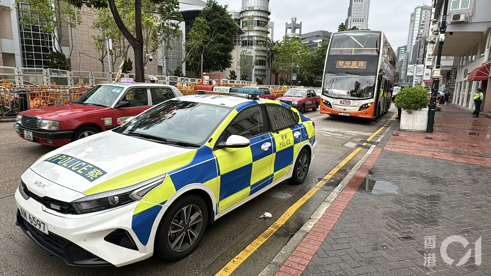 警員在場調查。(翁鈺輝攝)