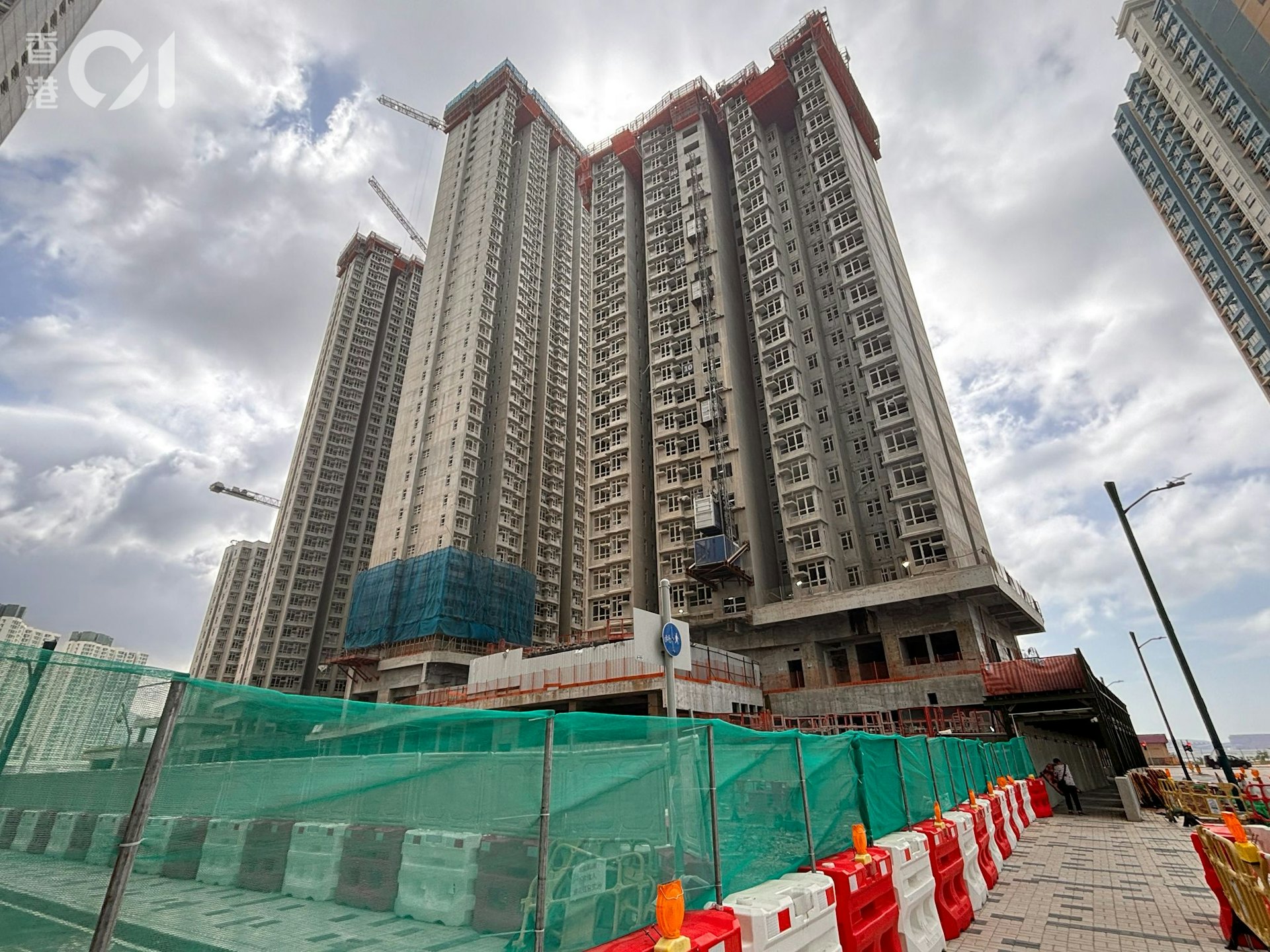 東涌裕豐苑共提供2,018個單位,實用面積介乎281至499平方呎。