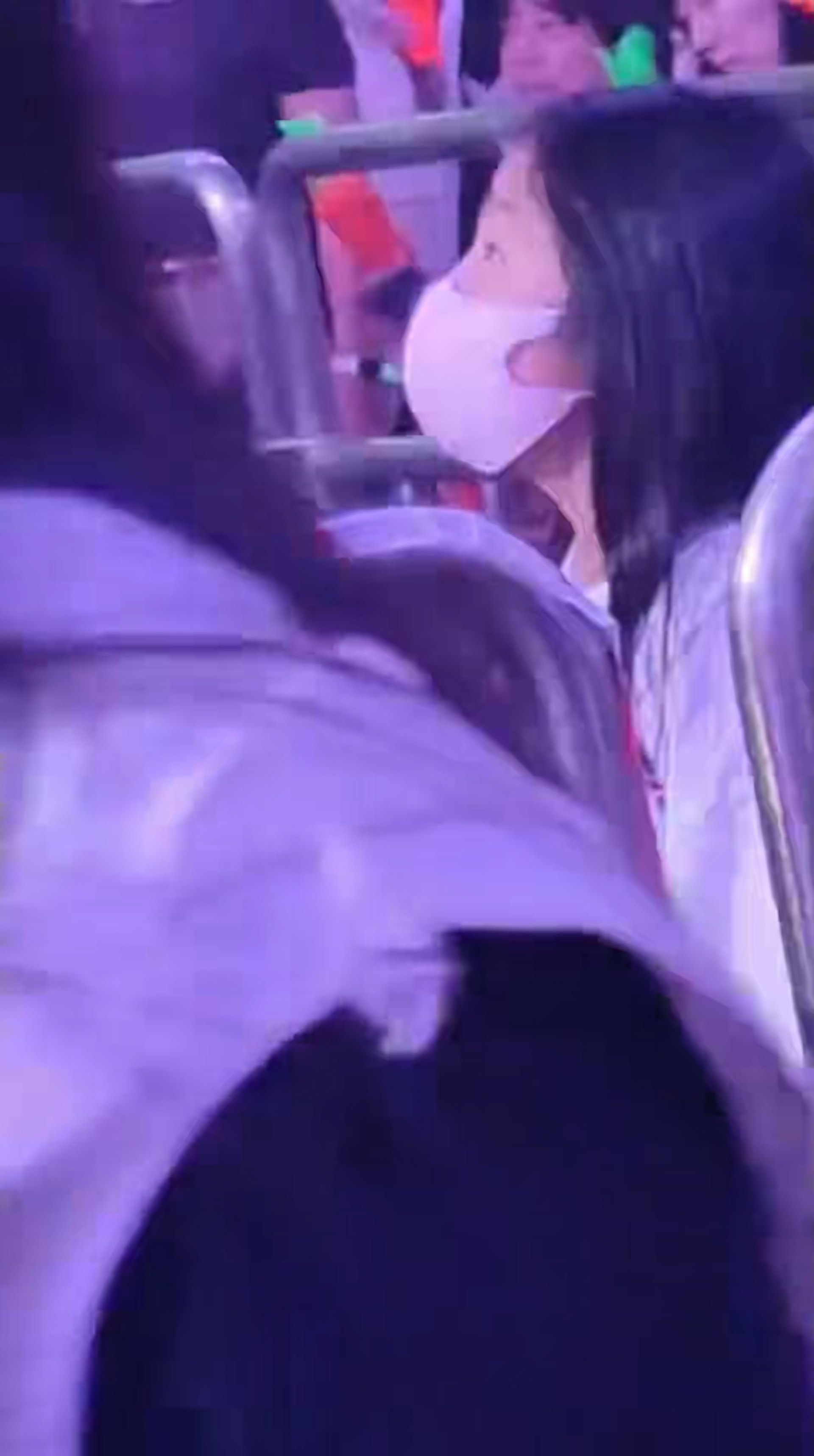 女兒單眼皮神複製爸爸。