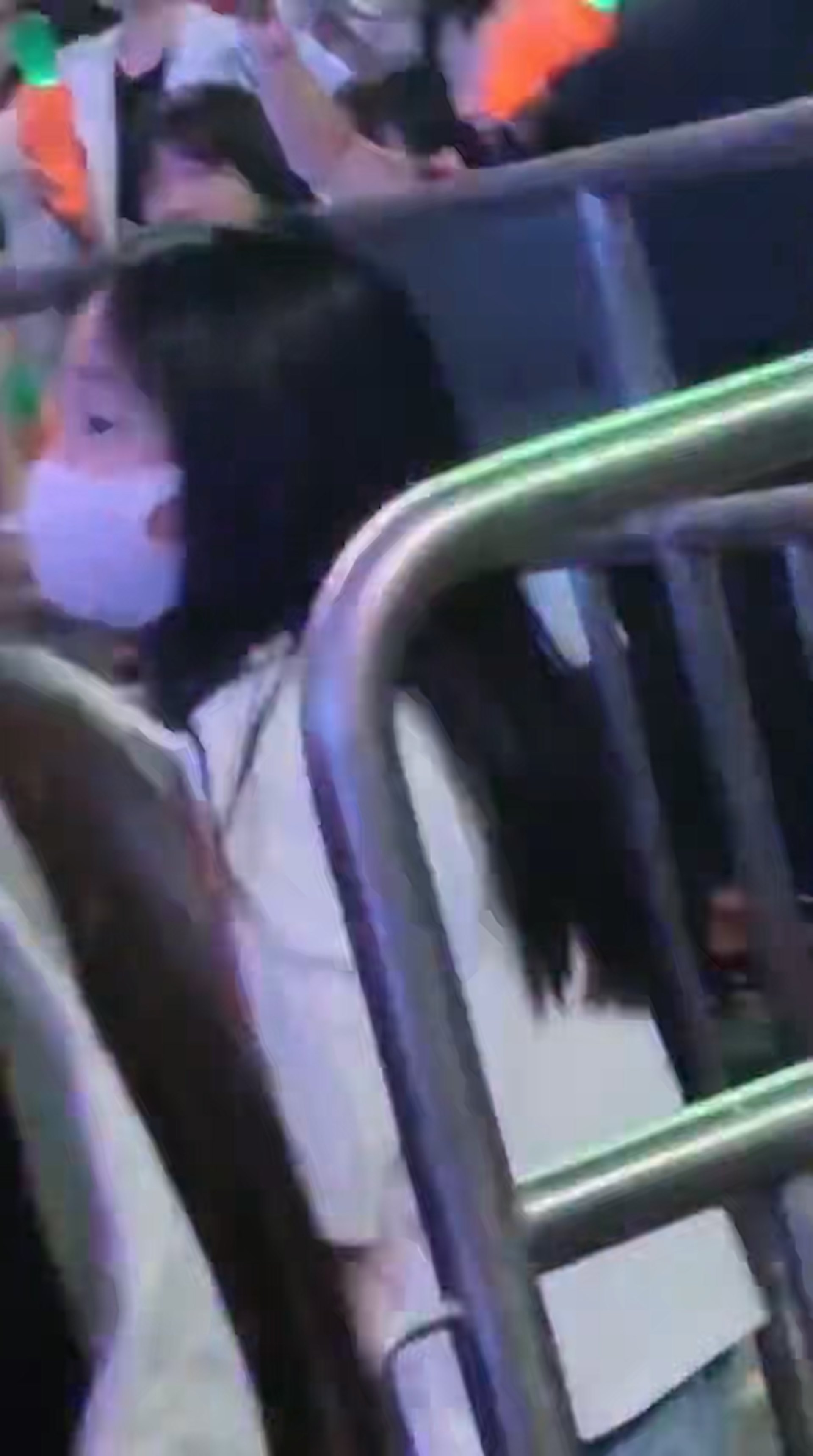 女兒現身演唱會撐場。