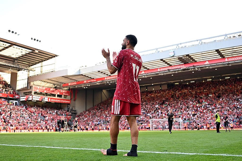 Liverpool’s Legacy: Salah & Van Dijk’s Emotional Farewell as Champions Bid for Final UCL Spot