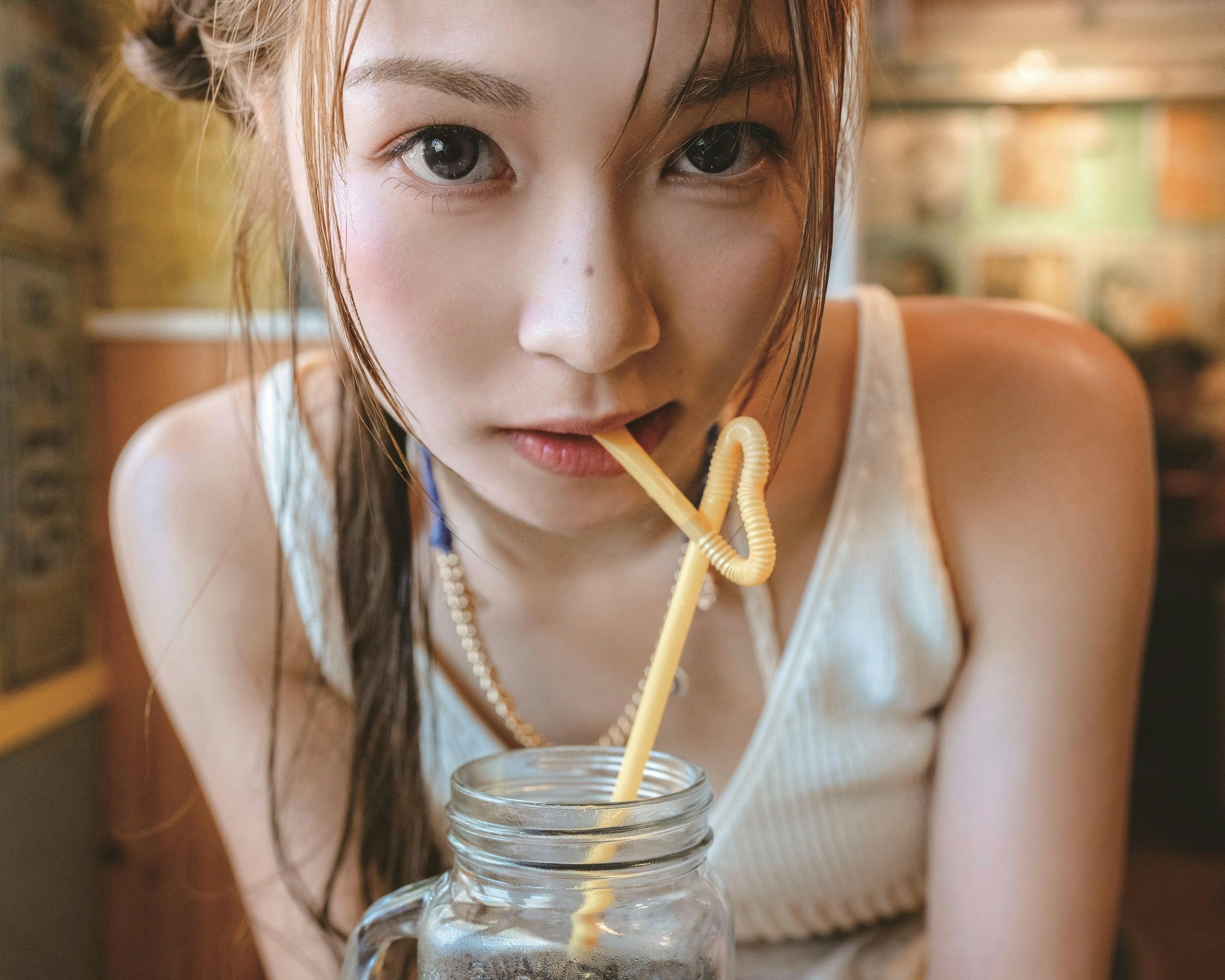 Yanny@Lolly Talk推首本寫真自資6位數沖繩拍攝︰啱啱好嘅幸福