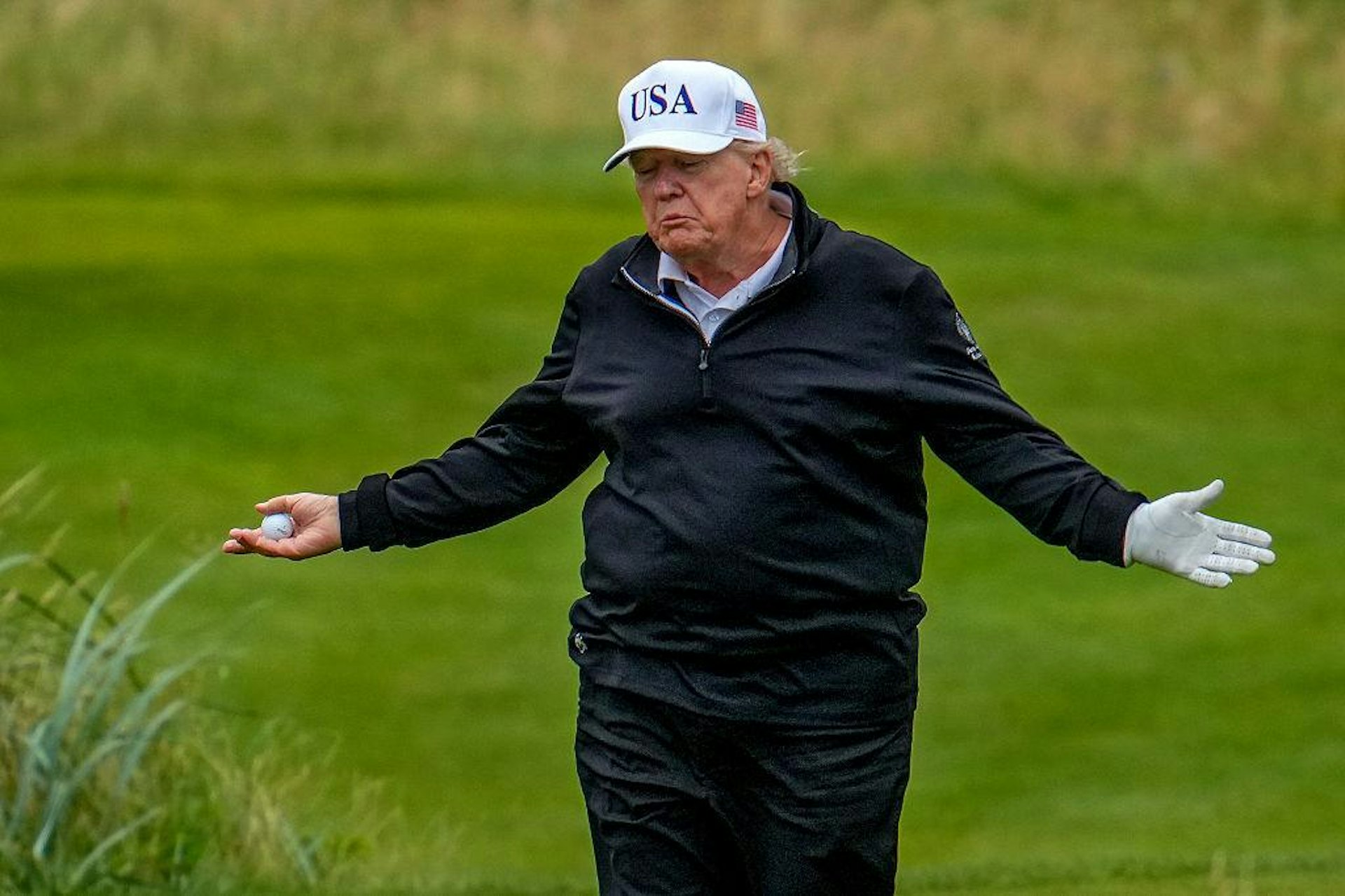 2025年7月27日,美国总统特朗普(Donald Trump)出访英国期间,于苏格兰的特朗普特恩贝里高尔夫球场(Trump Turnberry Golf Course)打高尔夫球。 (Getty Images)
