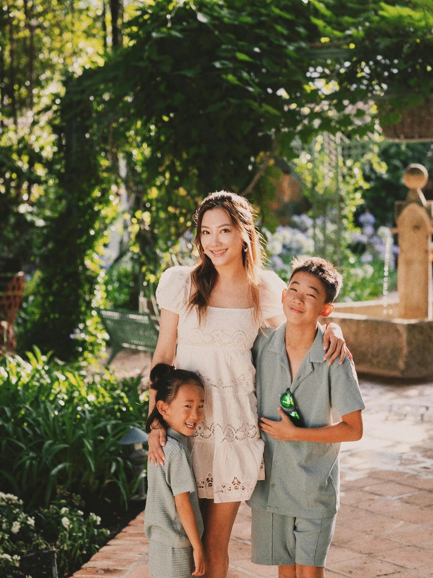陈小春与应采儿育有两子。(IG@yingcaier)