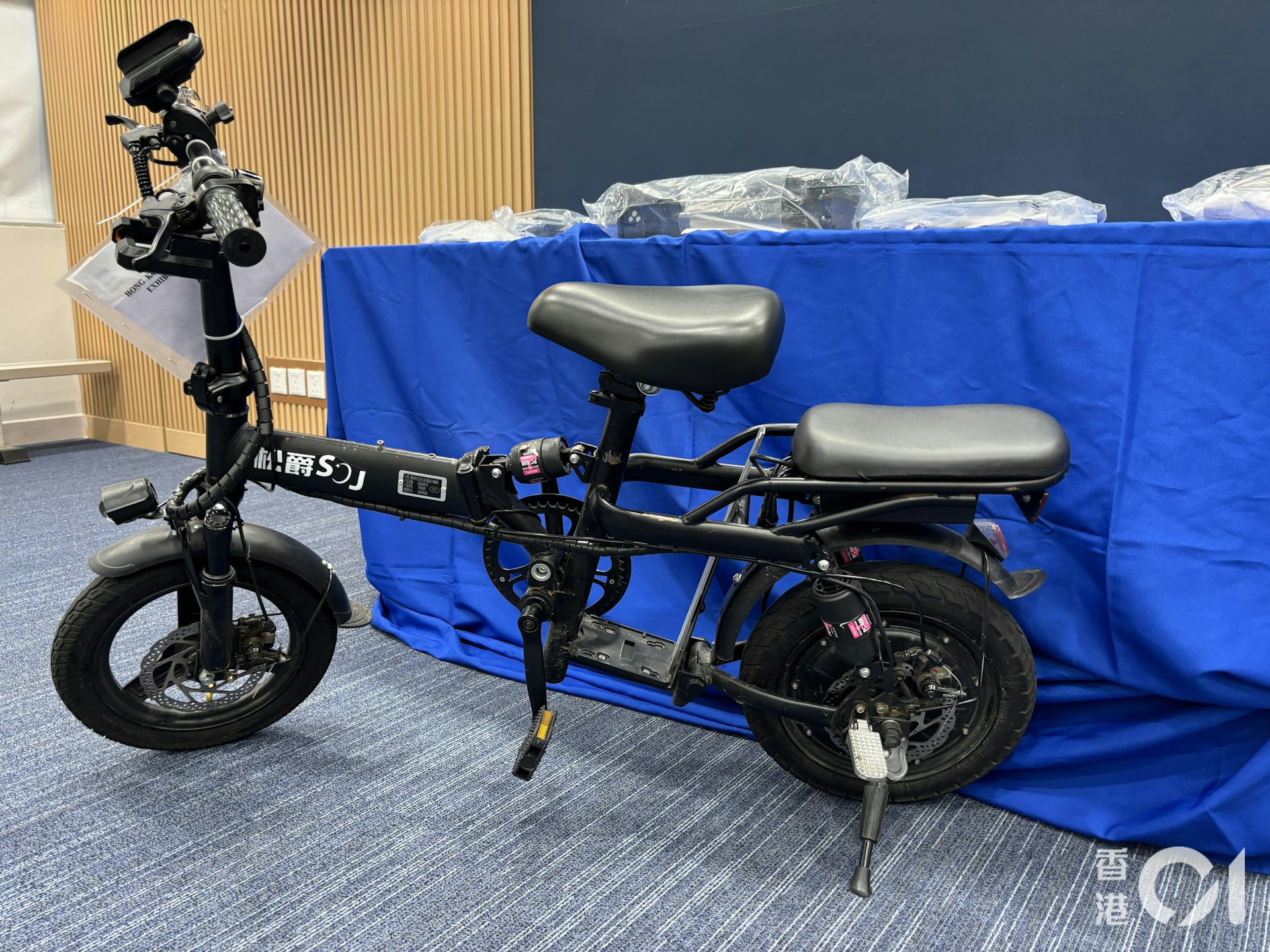 相關電動單車,警方將會安排送往運輸署作進一步檢驗。(王譯揚攝) 相關電動單車,警方將會安排送往運輸署作進一步檢驗。(王譯揚攝)