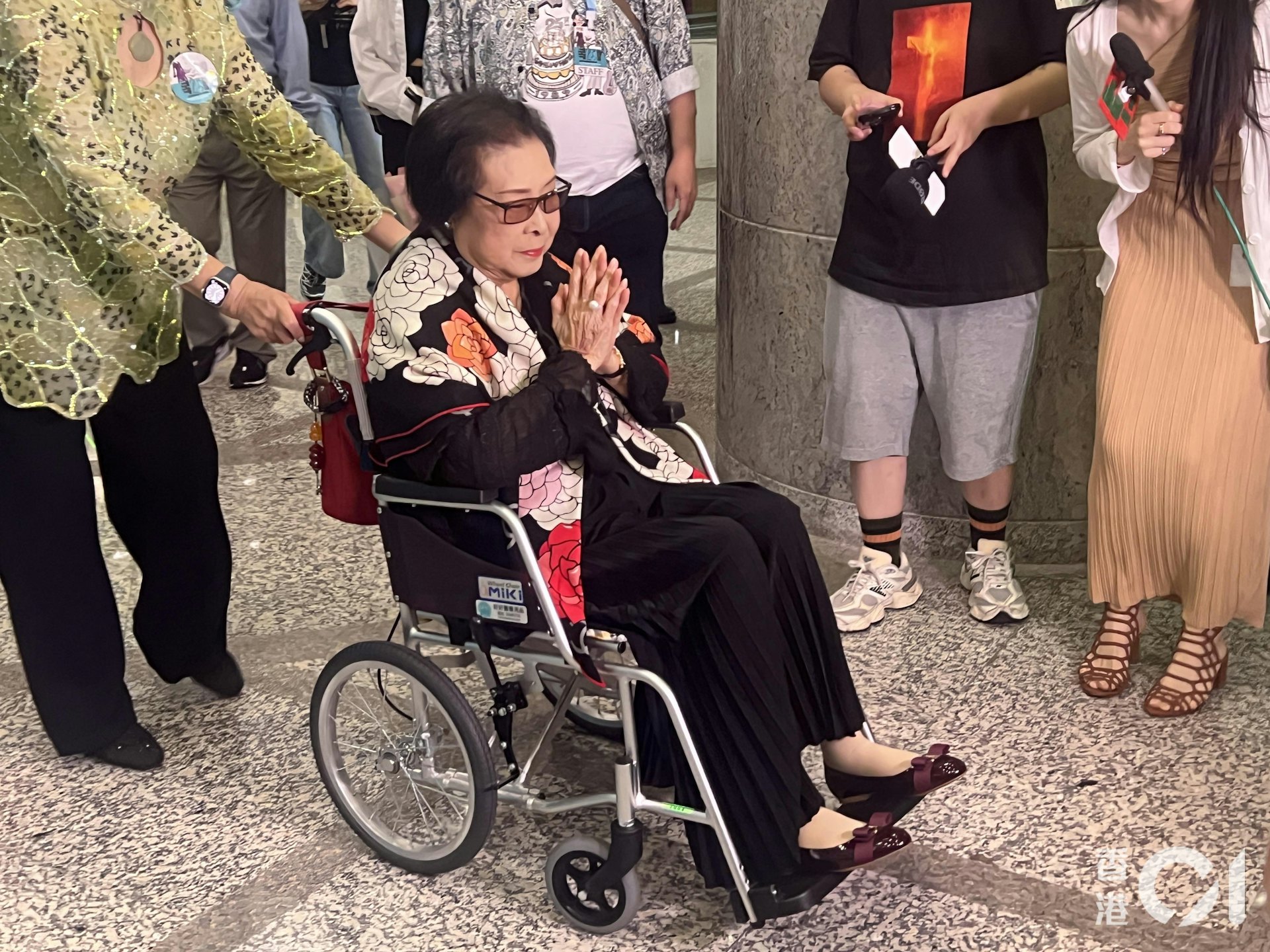 卿姐平日愛打牌但成日「走雞」。