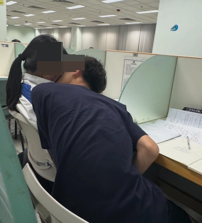 大批網民關注女方被激吻時的反應神情，質疑是男方「強迫」。（Threads@heyimissualottt）