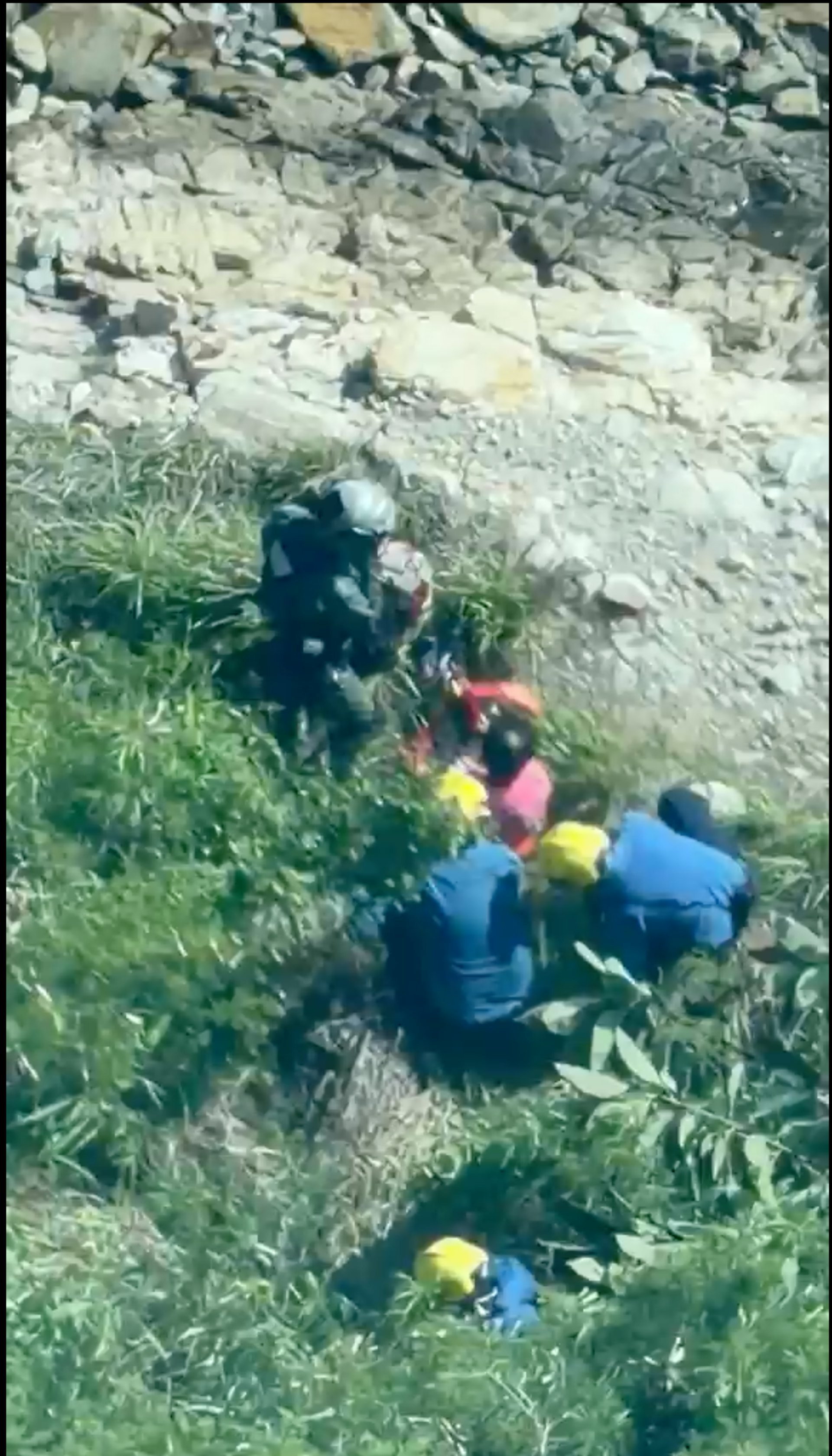 3名女長者在一石灘獲救。(讀者提供) 3名女長者在一石灘獲救。(讀者提供)