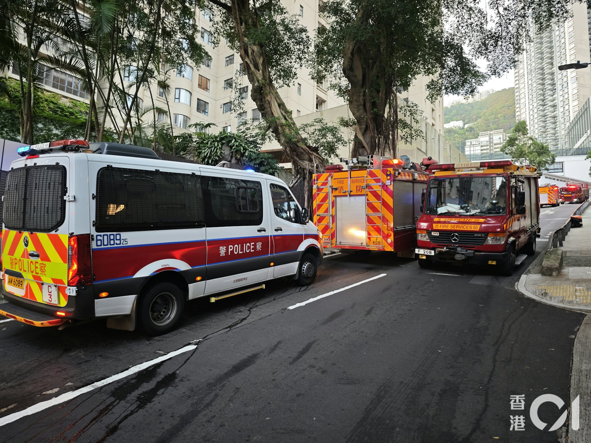 消防到場將火救熄,調查後認為起火原因無可疑。 消防到場將火救熄,調查後認為起火原因無可疑。