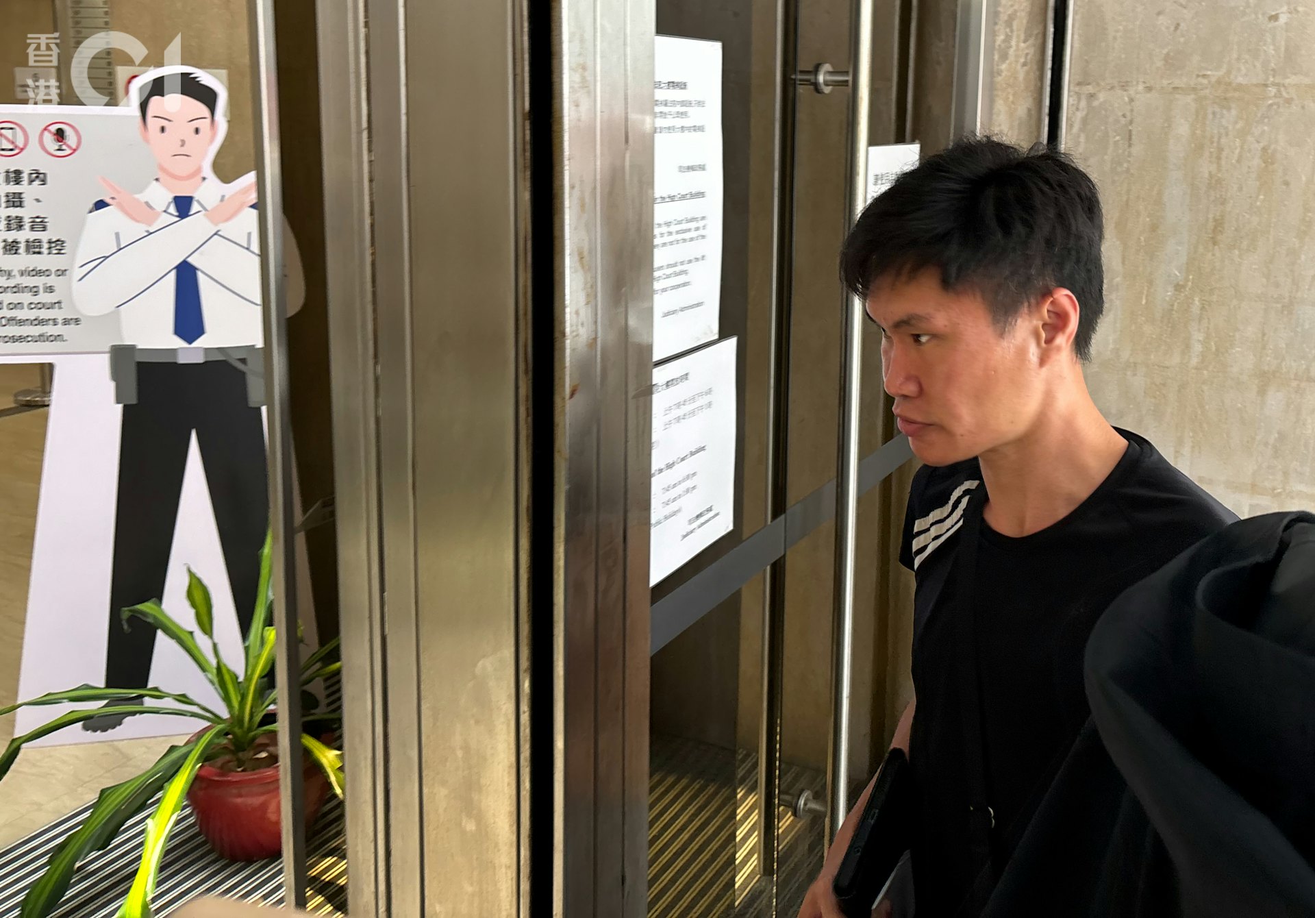 曾焌熙(圖)今早致電法庭稱欲出席聆訊,但無錢坐車,法官建議警方安排交通工具。