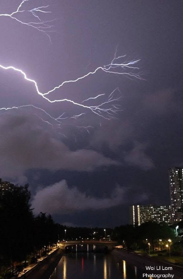 6月6日晚上再次有強雷雨區影響本港，天文台錄得數千次閃電，有不少市民拍攝。圖為晚上20:45在大埔拍攝。（Wai LI Lam拍攝及提供／Facebook專頁「社區天氣觀測計劃 CWOS」圖片）