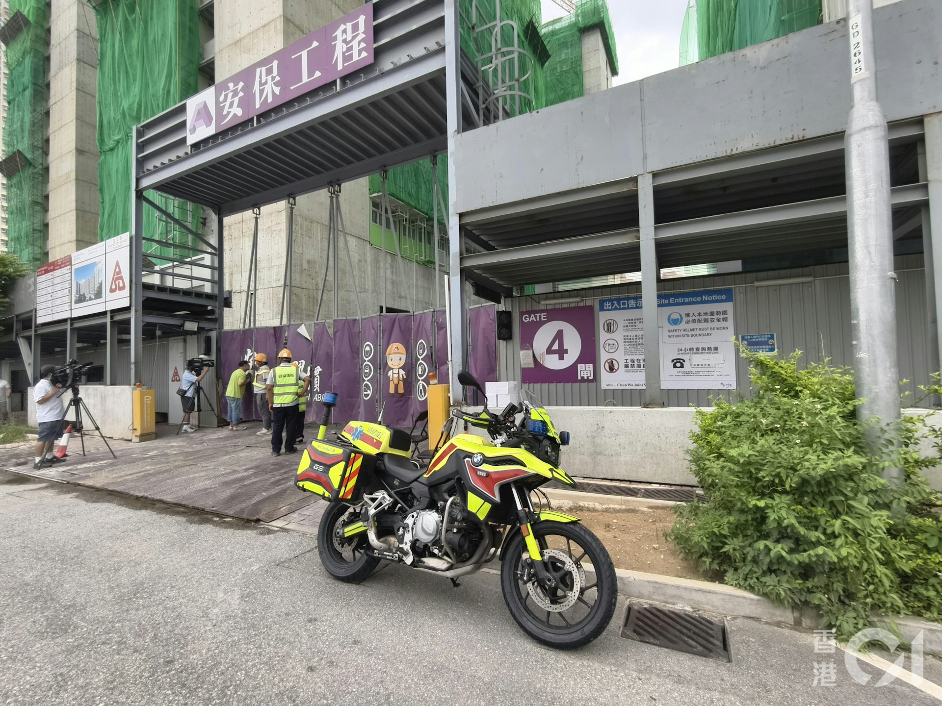 救護員接報到場救援。(黃學潤攝) 救護員接報到場救援。(黃學潤攝)