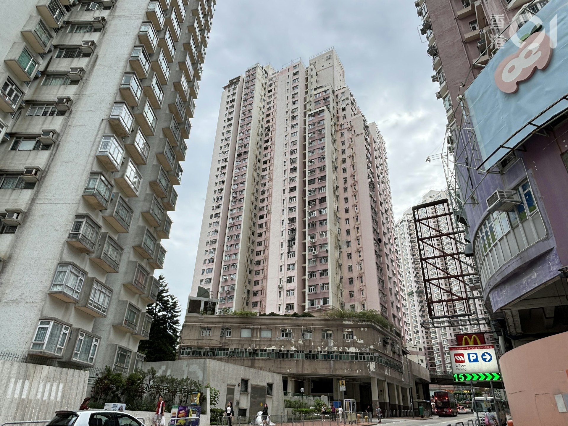 荃灣中心大停電,重慶樓、上海樓、天津樓、北京樓、南京樓及第一期商場受影響。(林振華攝) 荃灣中心大停電,重慶樓、上海樓、天津樓、北京樓、南京樓及第一期商場受影響。(林振華攝)