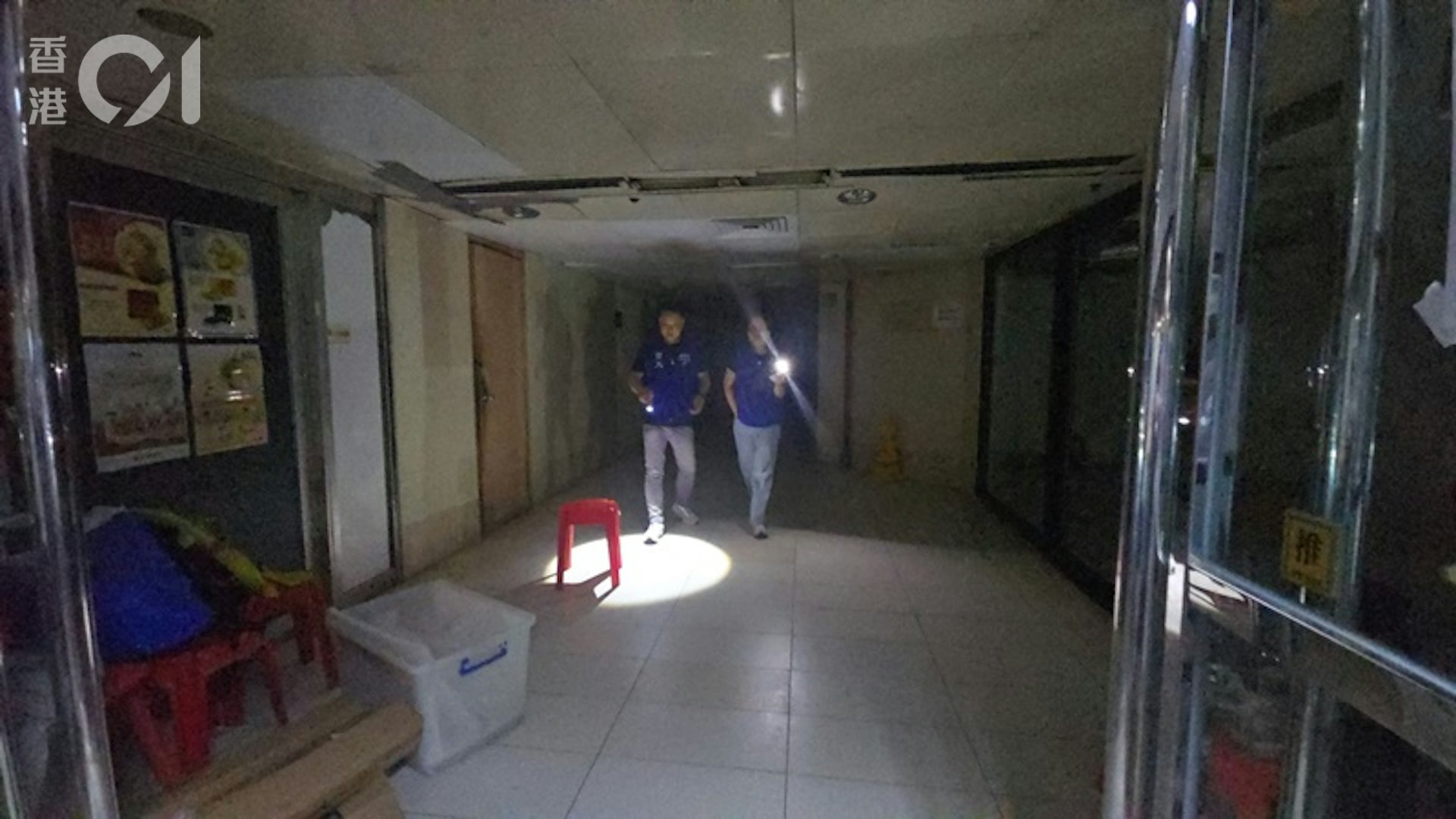 荃灣中心服務處指,每座受影響大廈均已恢復一部消防升降機運作。(陳永武攝) 荃灣中心服務處指,每座受影響大廈均已恢復一部消防升降機運作。(陳永武攝)