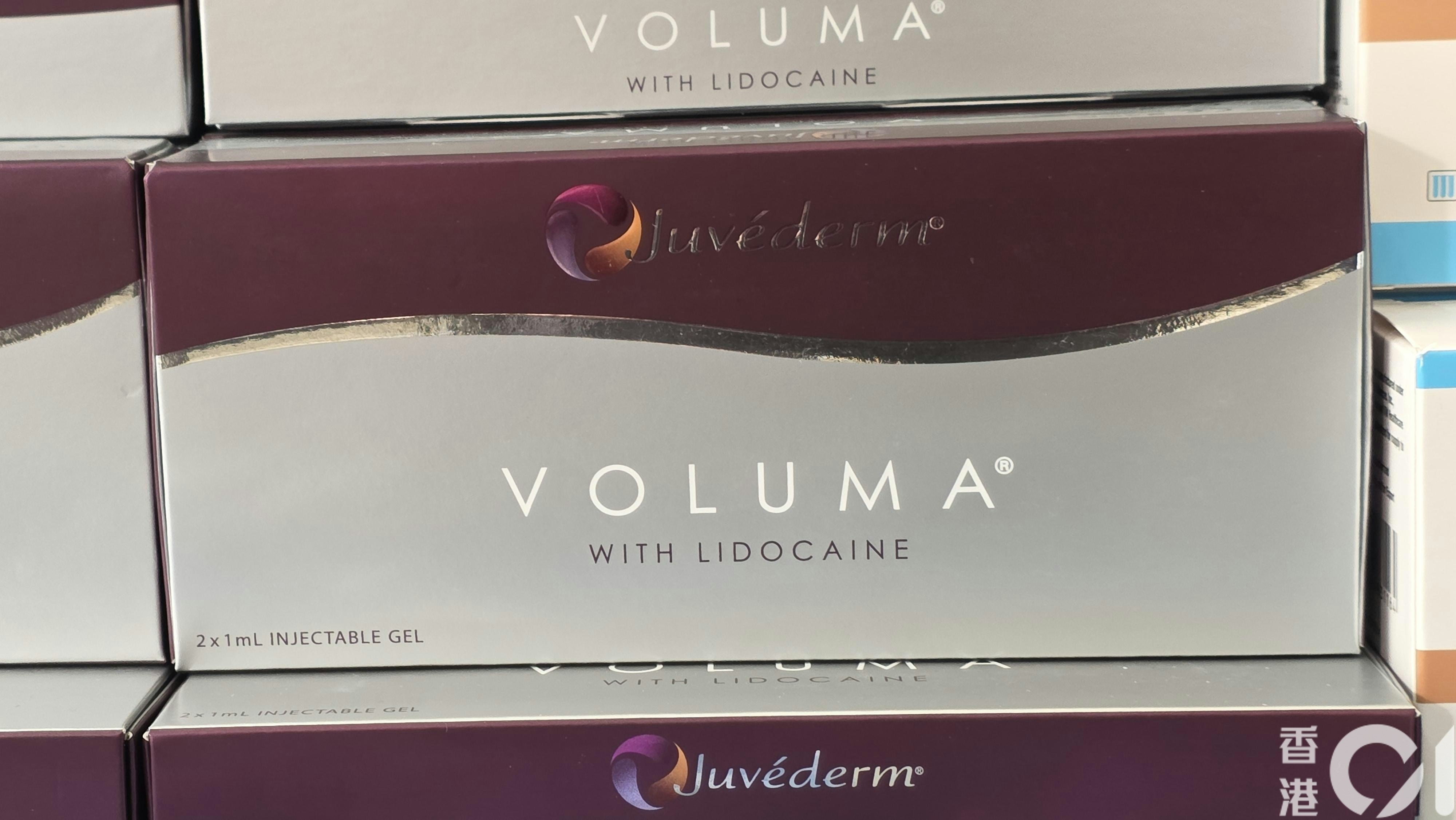 檢獲貨物包括受管制藥劑製品及針劑類產品，包裝上面亦標示含有第一部毒藥的成分。（黃偉民攝）