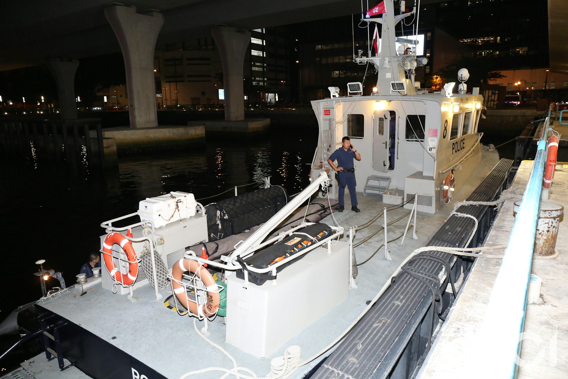 消防小艇和水警輪接報到場。(陳永武攝) 消防小艇和水警輪接報到場。(陳永武攝)