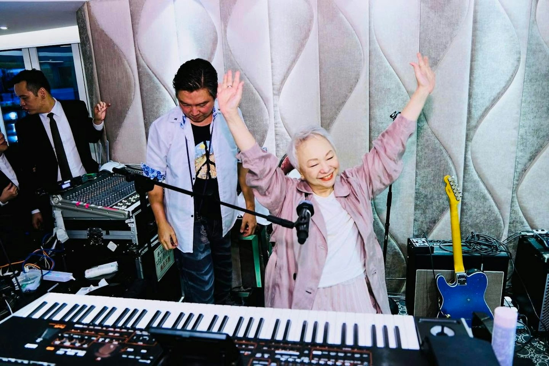 陳秋霞雖然已年近70歲,但整個人依舊維持在巔峰狀態。(Facebook@Chelsia Chan 陳秋霞)