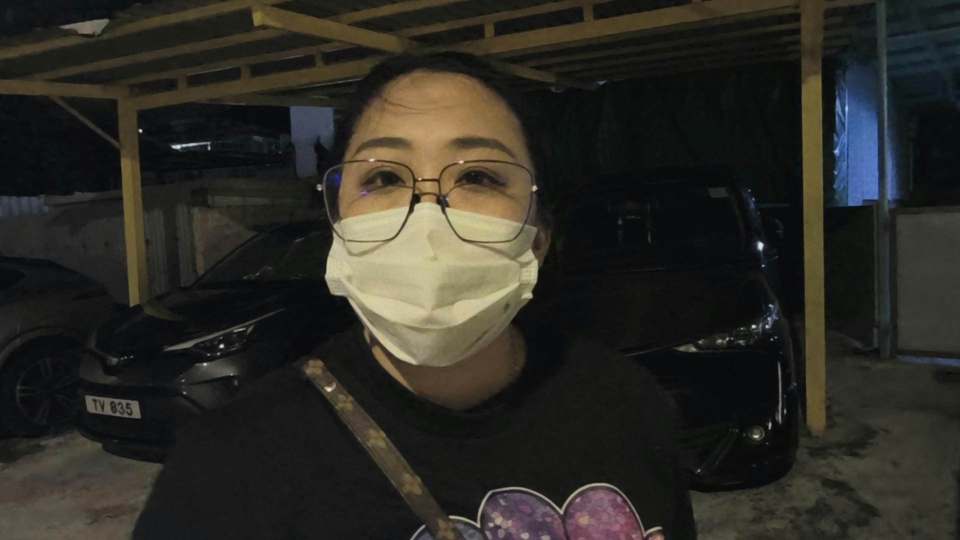 苦主何小姐表示,貓狗暫託予該場地負責人後,其中一隻貓不幸身亡。(王譯揚攝) 苦主何小姐表示,貓狗暫託予該場地負責人後,其中一隻貓不幸身亡。(王譯揚攝)