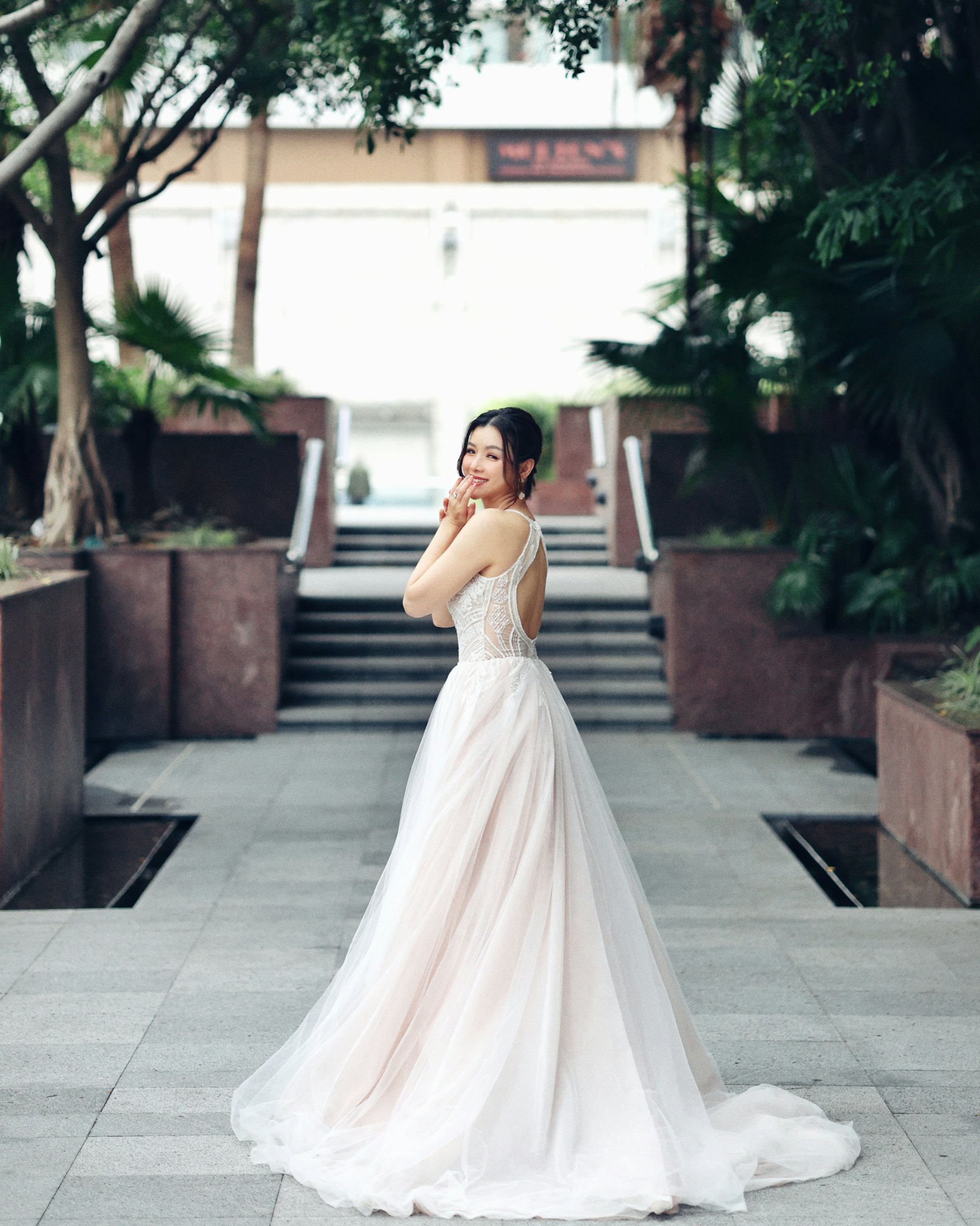 陈茵媺分享「单人婚纱相」庆结婚13周年。(IG@aimeechan_official)