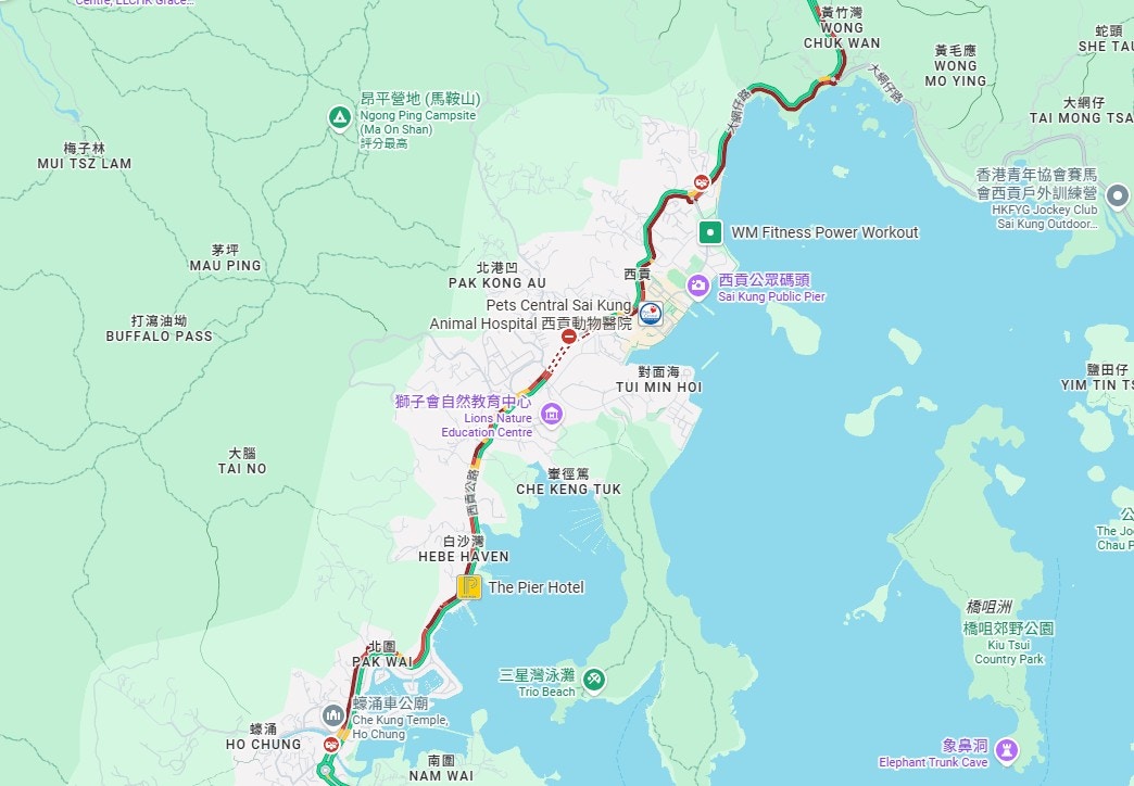 西貢公路近菠蘿輋路有私家車與的士相撞，西貢公路來回方向全線封閉，車龍長達數公裡。（Google Maps截圖）