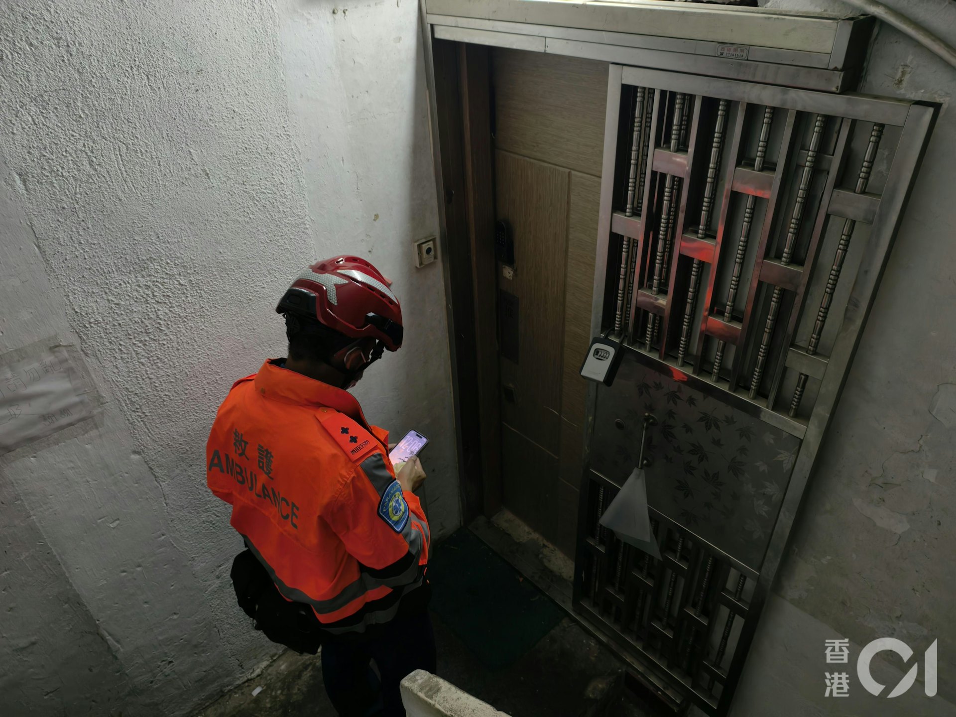 事發於大廈唐二樓的劏房單位。(黃學潤攝) 事發於大廈唐二樓的劏房單位。(黃學潤攝)