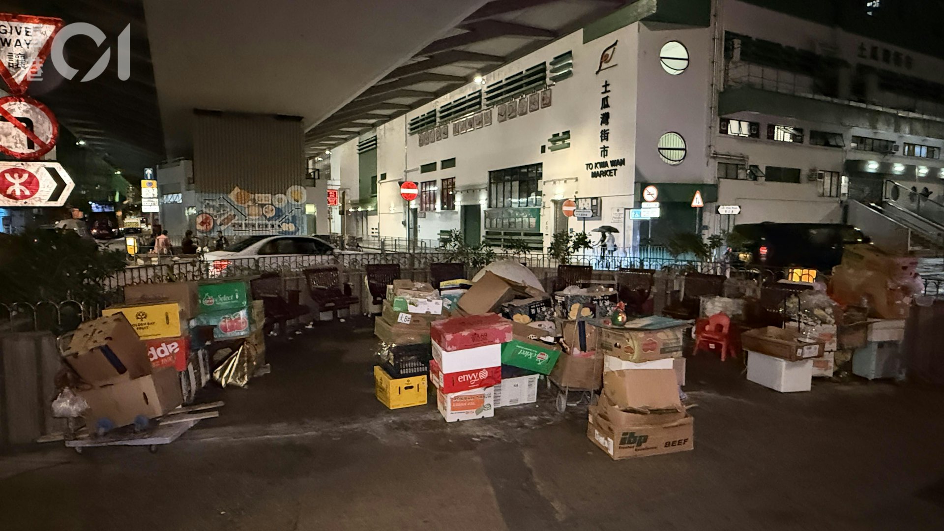 事發後婆婆已清理好「現場」,紙皮箱井然有序。(資料圖片/李家傑攝) 事發後婆婆已清理好「現場」,紙皮箱井然有序。(資料圖片/李家傑攝)