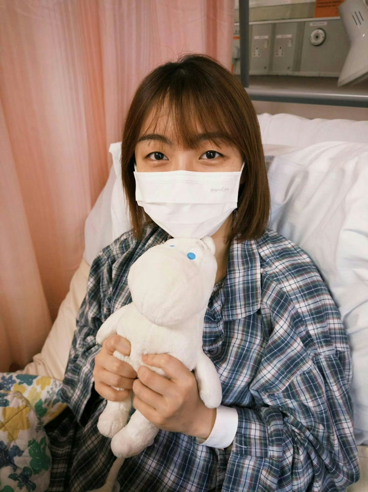 本月13日，施可瑩透露自己要打薄血針，但打完就會嘔血，所以要停針，她不諱言：「依個過程好痛苦，不停嘔真係幾辛苦下。但會頂到架（㗎），下星期就二化，所以一定要頂到！！！！」（IG@lillianxlillian）