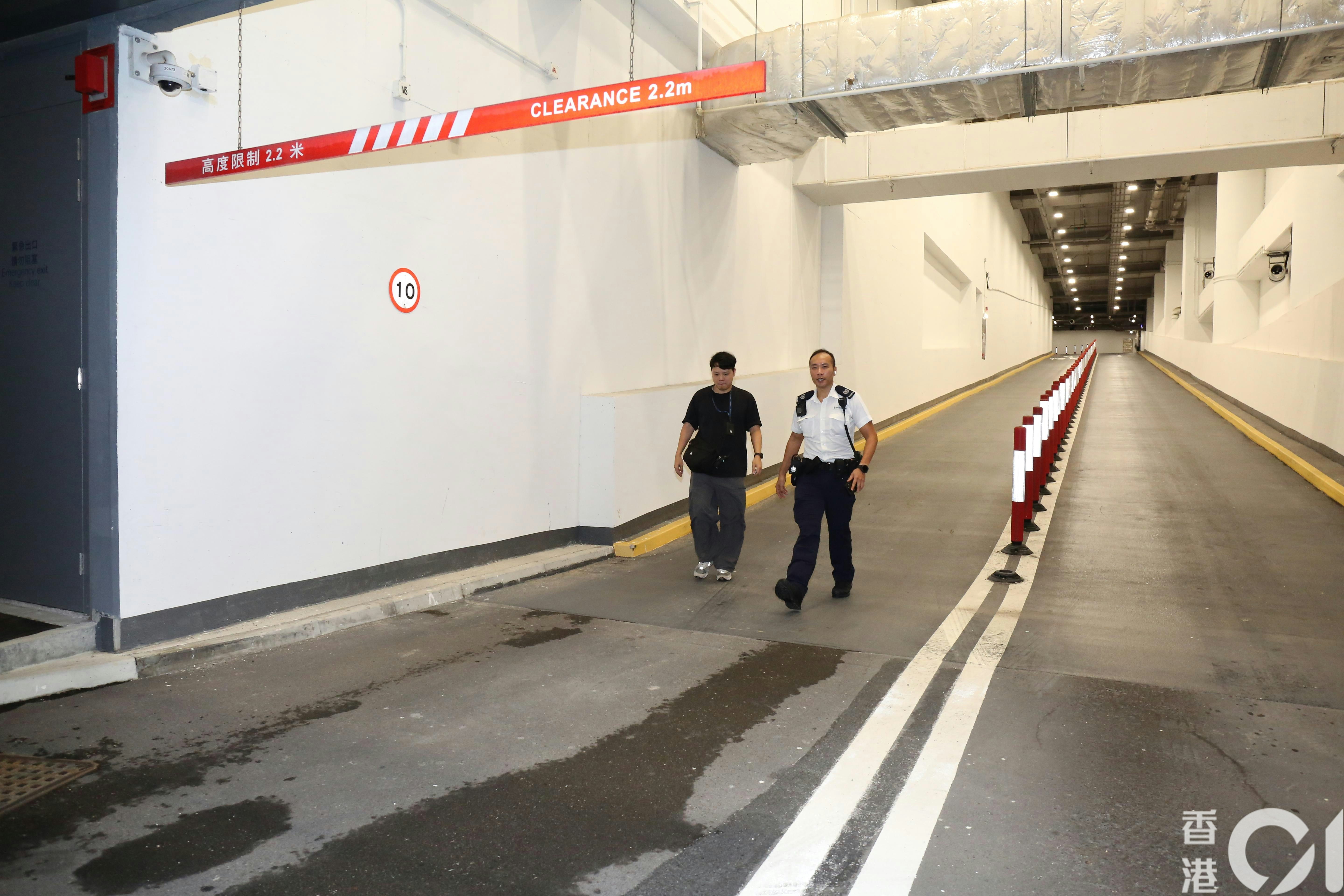 警員封鎖機場三號停車場調查。（陳永武攝）