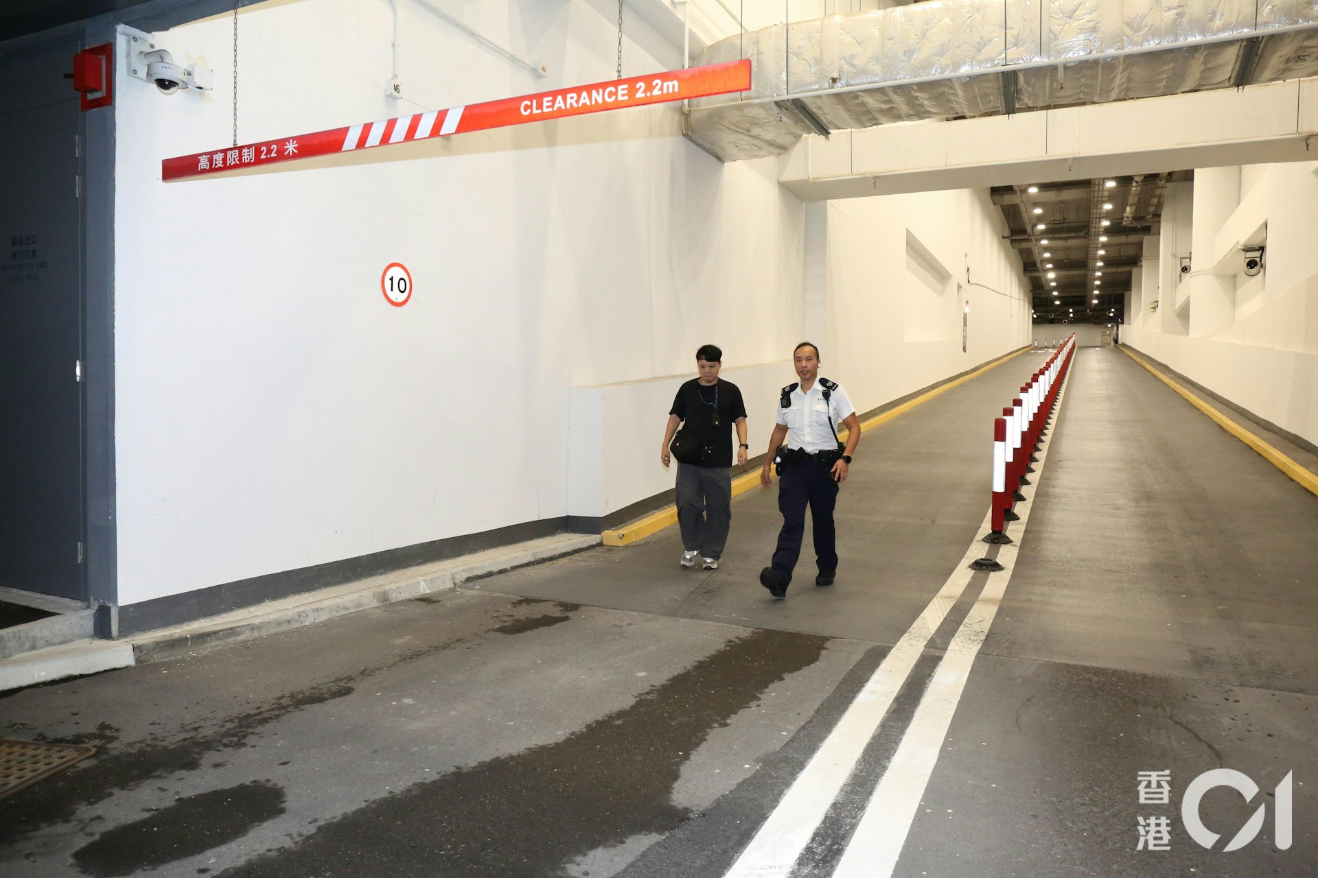 警員封鎖機場三號停車場調查。(陳永武攝) 警員封鎖機場三號停車場調查。(陳永武攝)