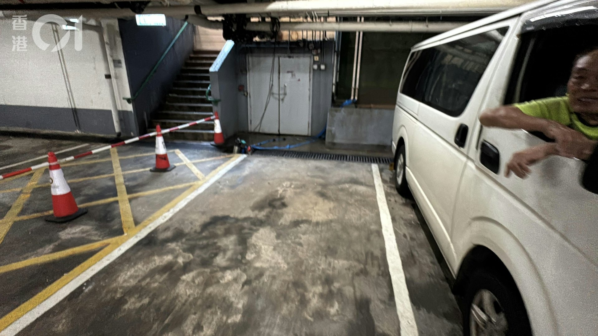 水浸黑點柴灣環翠停車場部分位置禁止停泊。(翁鈺輝攝) 水浸黑點柴灣環翠停車場部分位置禁止停泊。(翁鈺輝攝)