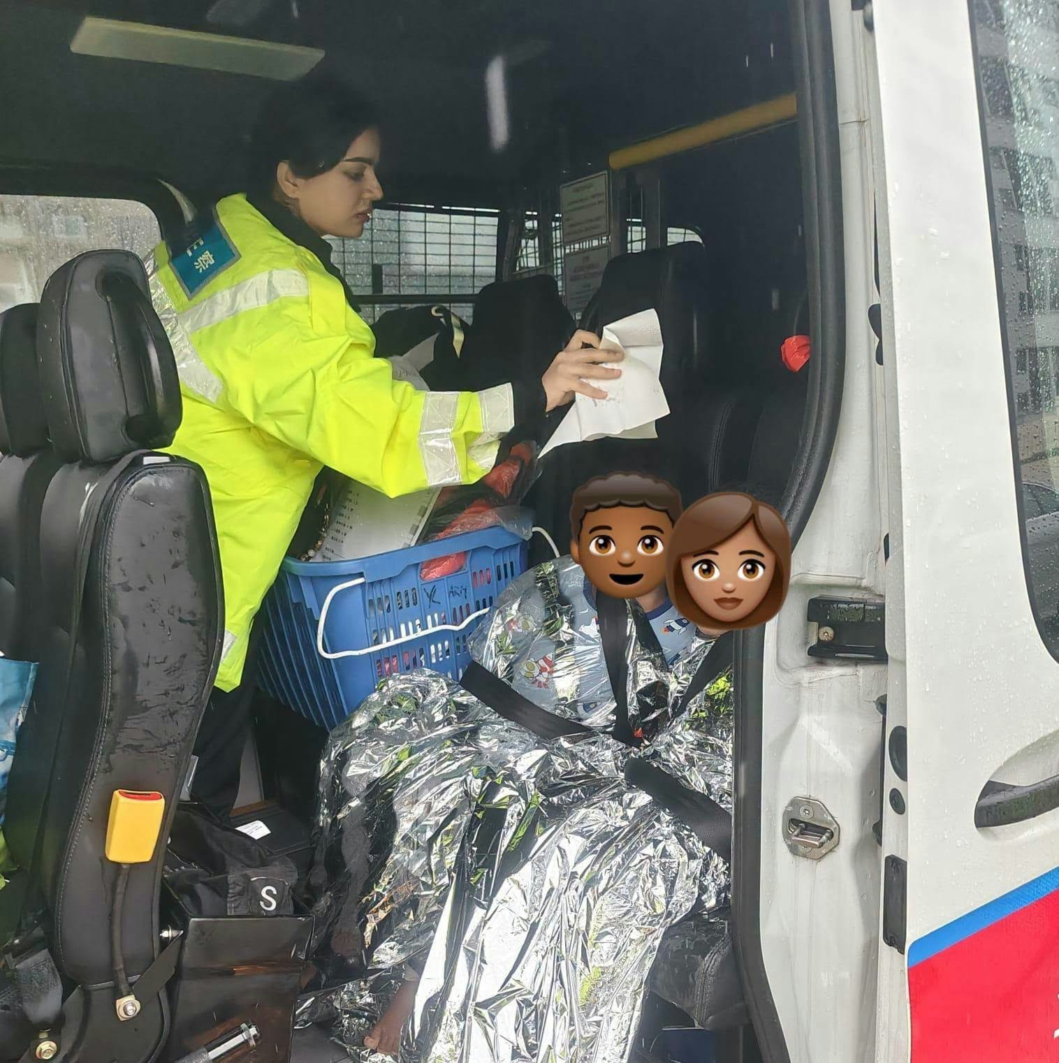 黑雨期間警方元朗警區動員前往協助受困市民，並呼籲市民儘量留在安全的室內地方。（警方圖片）