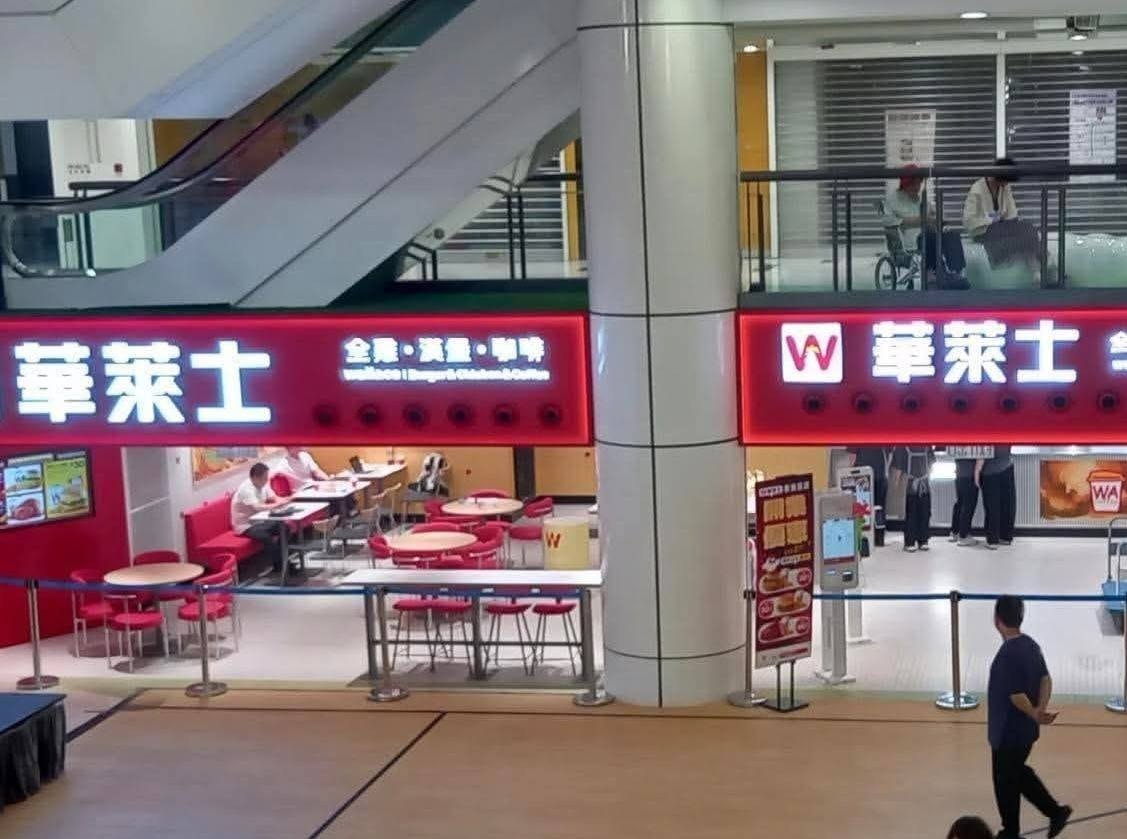 華萊士香港首店已開業，相片可見顧客量不多，仍有大量空座。（Threads／zero.cheng圖片）