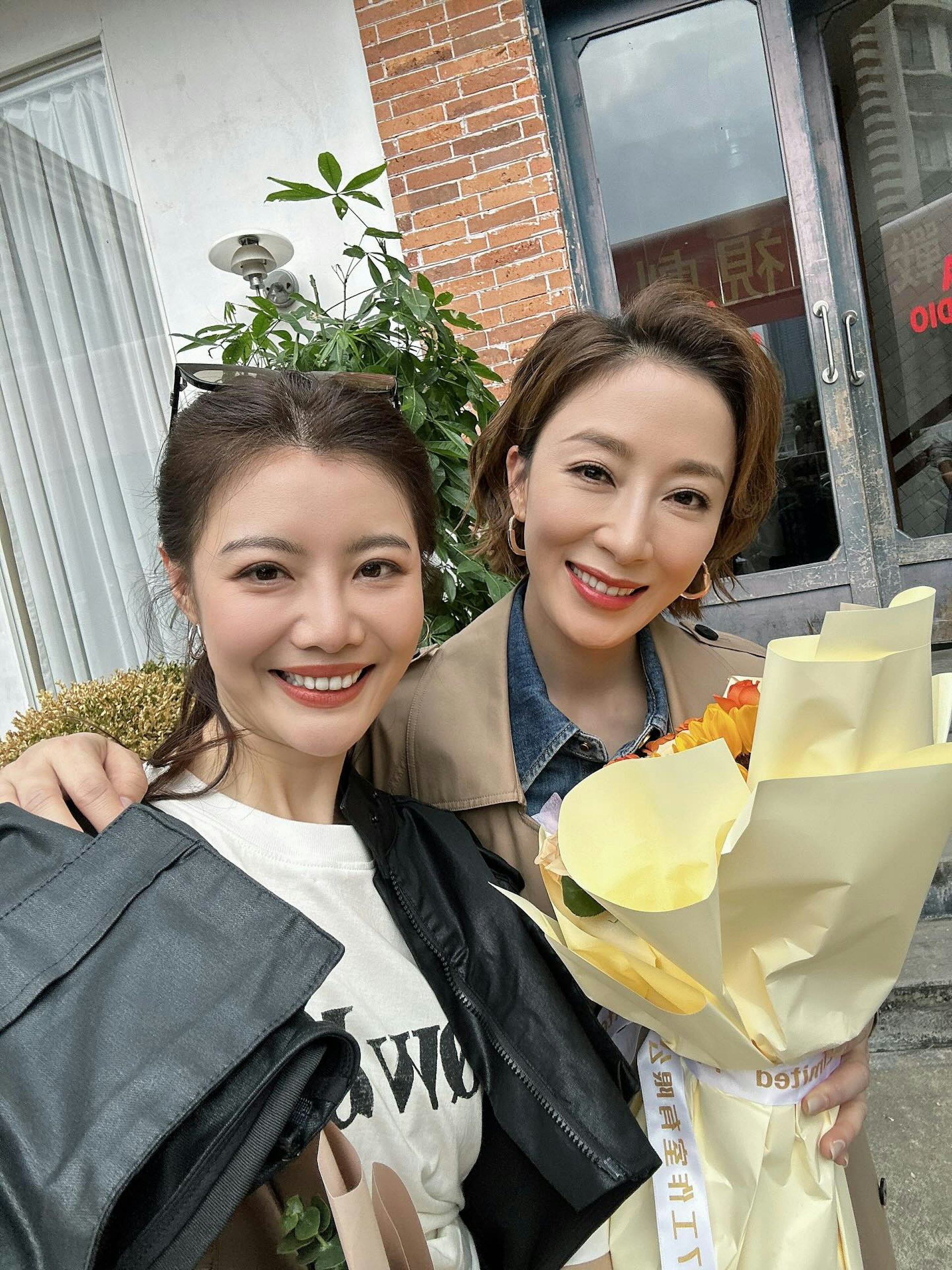 《玫瑰戰爭》改編自吳沚默於2020年推出的小說《維多利亞的派對》。(IG@momong629)